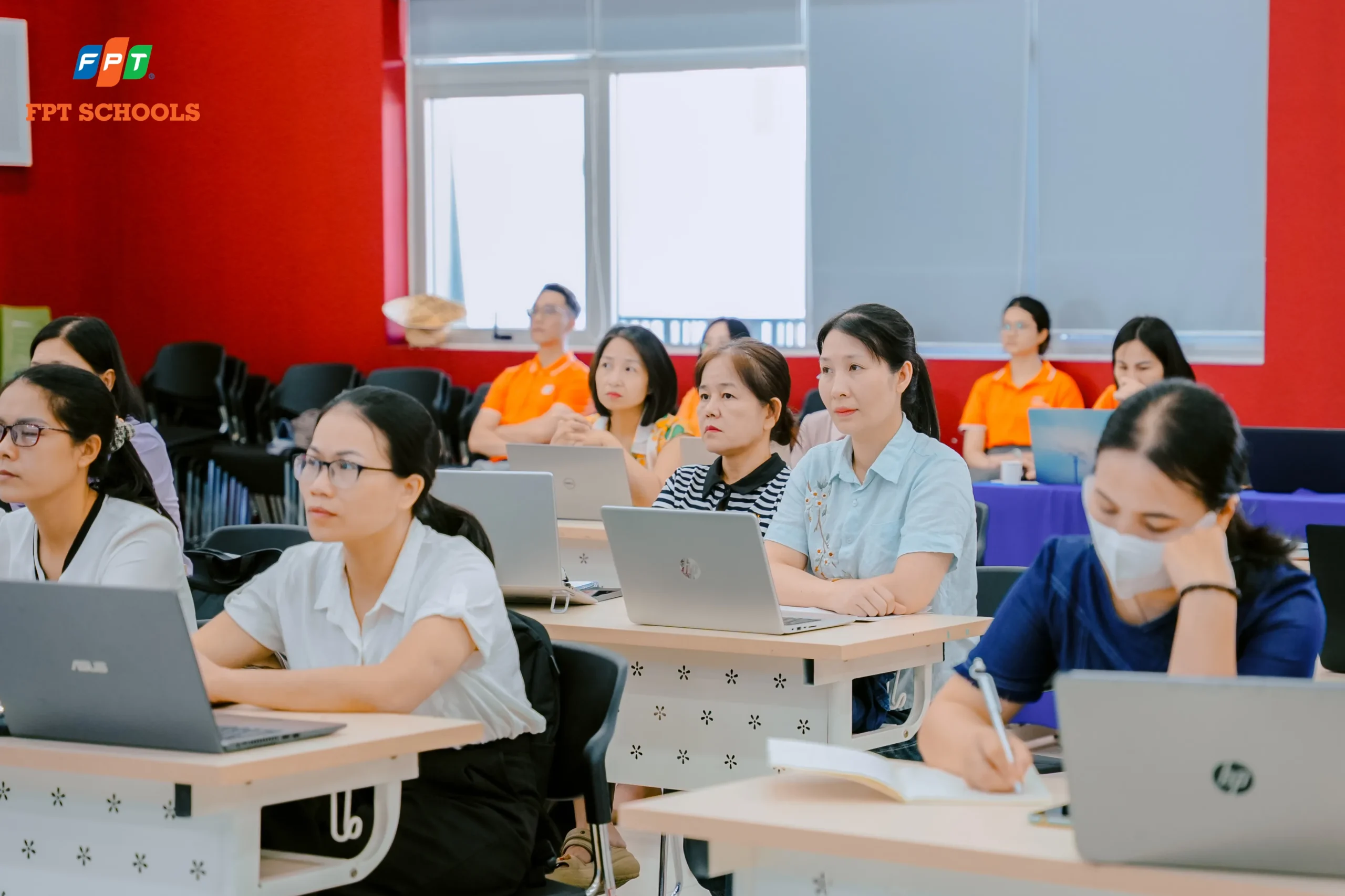 FPT School Thanh Hoá tổ chức chương trình tập huấn năng lực ứng dụng AI cho giáo viên | FPT Schools