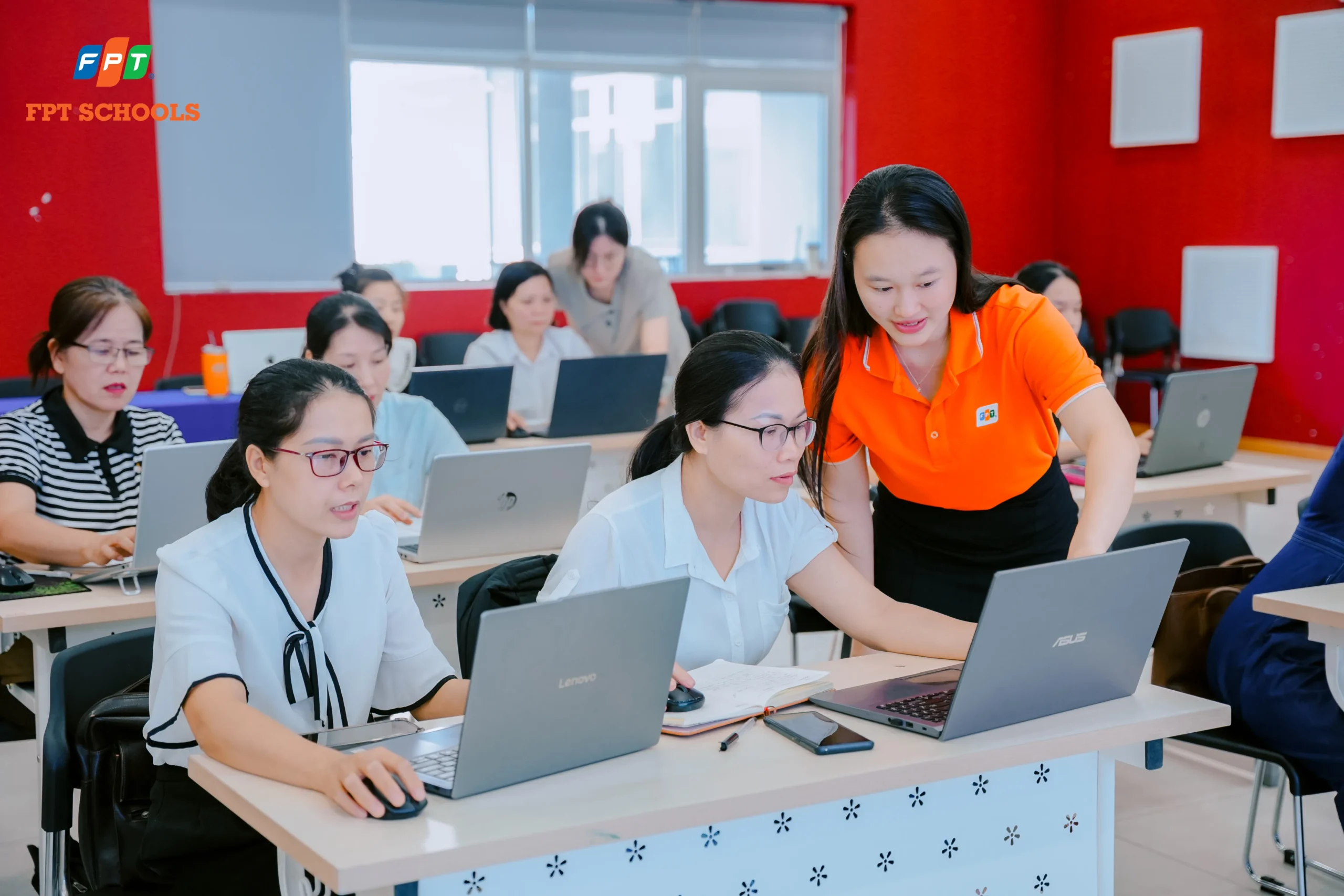 FPT School Thanh Hoá tổ chức chương trình tập huấn năng lực ứng dụng AI cho giáo viên | FPT Schools