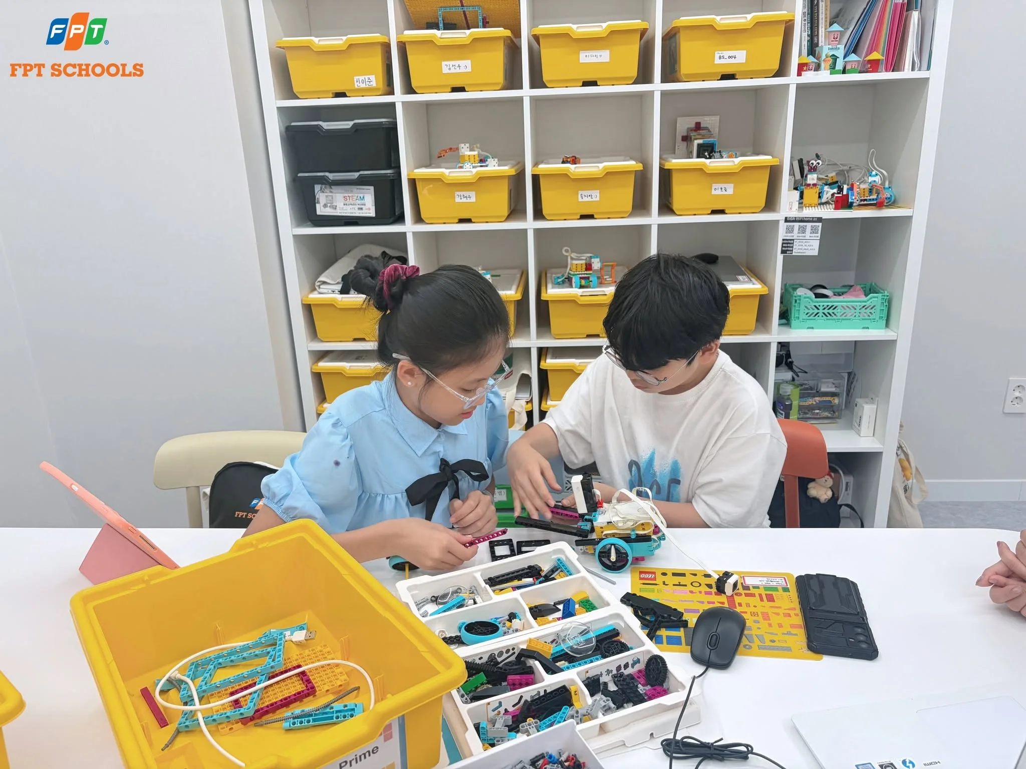 Các Sản Phẩm STEM Đơn Giản Giúp Trẻ Phát Triển Tư Duy Sáng Tạo | FPT Schools