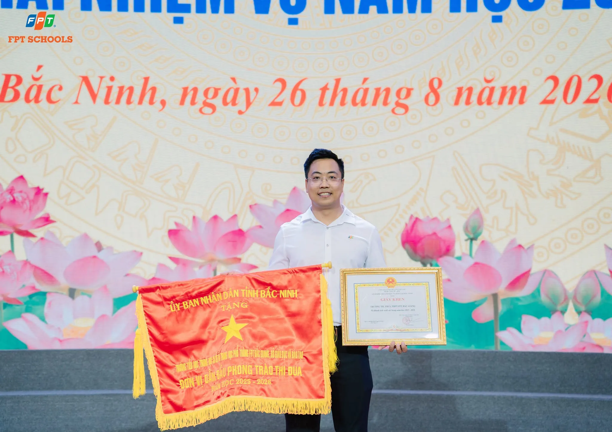 FPT School Bắc Giang nhận Cờ thi đua của UBND tỉnh năm học 2025–2026 | FPT Schools
