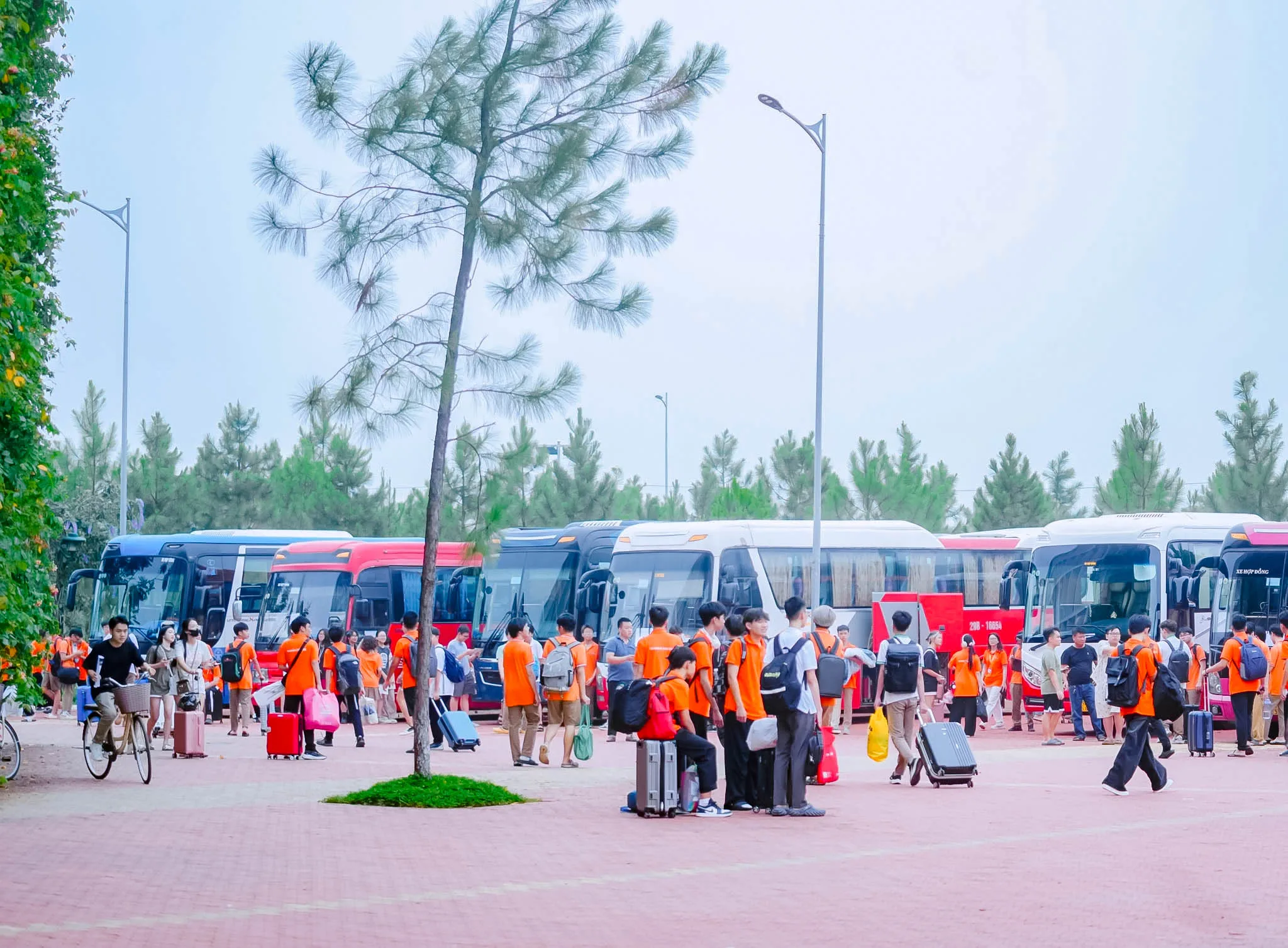 DỊCH VỤ XE ĐƯA ĐÓN CUỐI TUẦN | FPT Schools