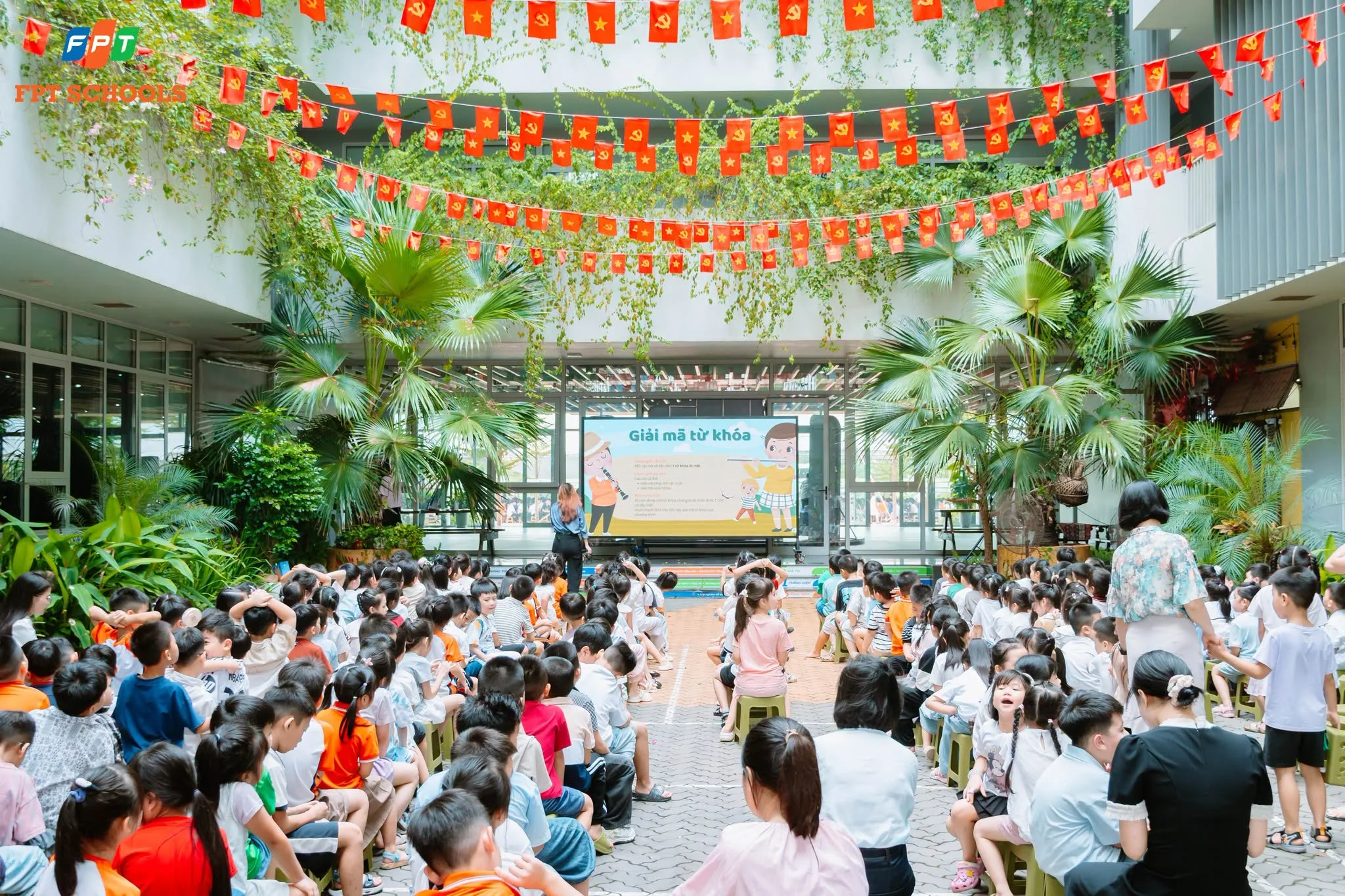 Kết nối tích cực – Cùng học sinh tạo nên “Chiếc bánh tình bạn” diệu kỳ tại FPT School Hà Nam | FPT Schools