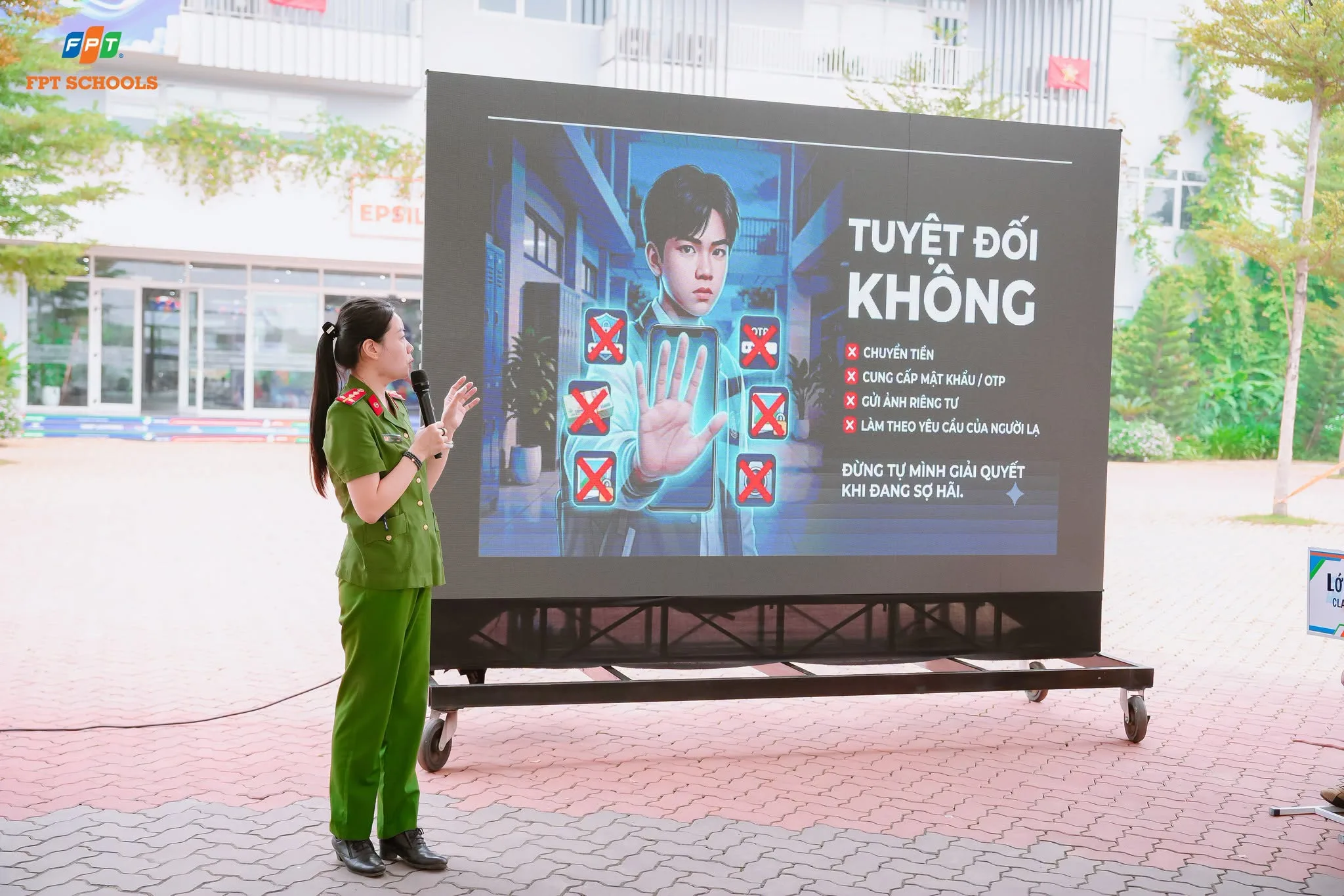 Phòng chống mua bán người và ma tuý: Trang bị kỹ năng tự bảo vệ cho học sinh FPT School Hà Nam - FPT Education Phòng chống mua bán người và ma tuý: Trang bị kỹ năng tự bảo vệ cho học sinh FPT School Hà Nam | FPT Schools