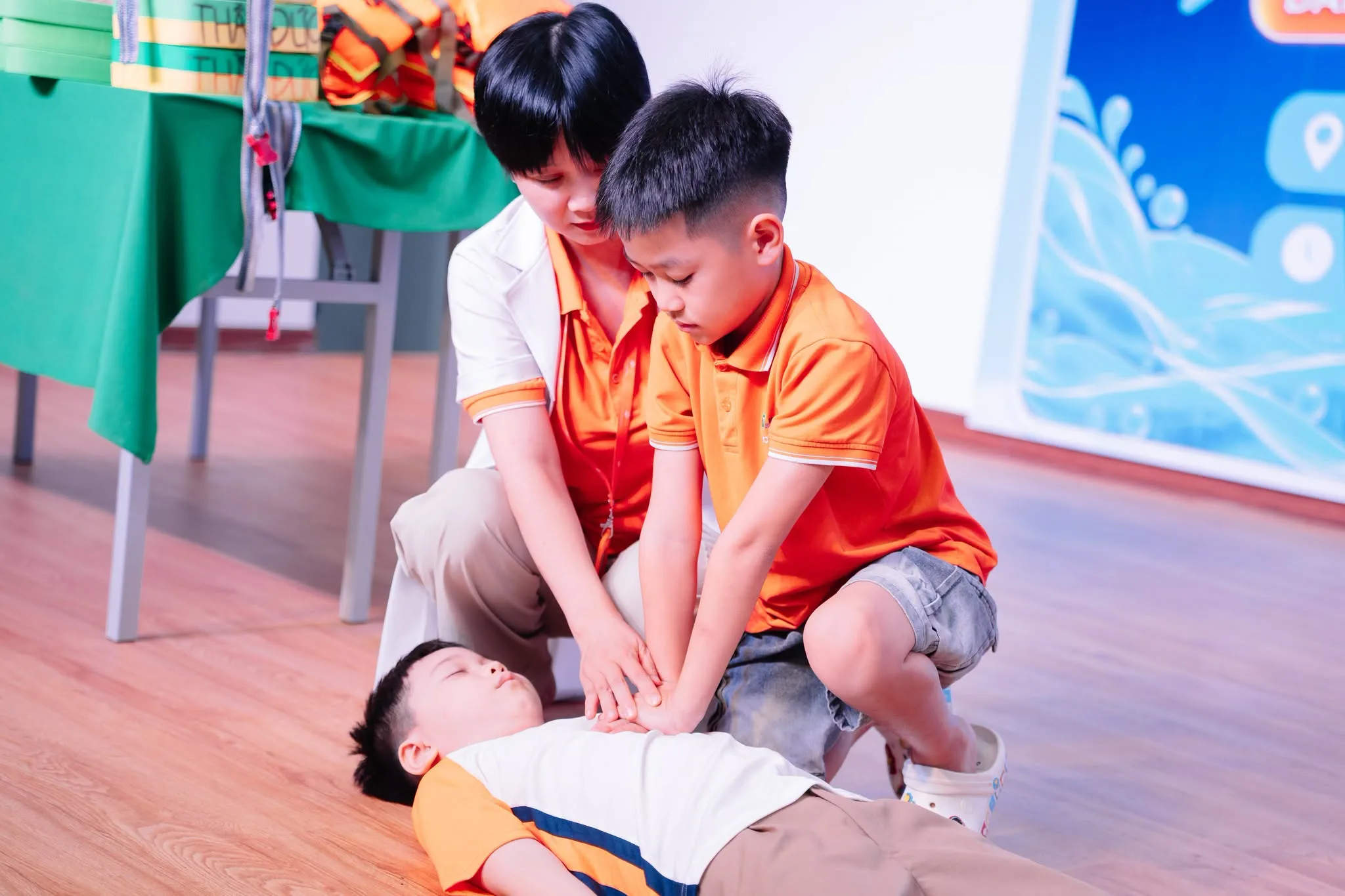 Workshop phòng, chống đuối nước FPT School Bắc Giang – Trang bị kỹ năng an toàn cho học sinh Tiểu học - FPT Education Học sinh FPT School Bắc Giang học kỹ năng phòng chống đuối nước