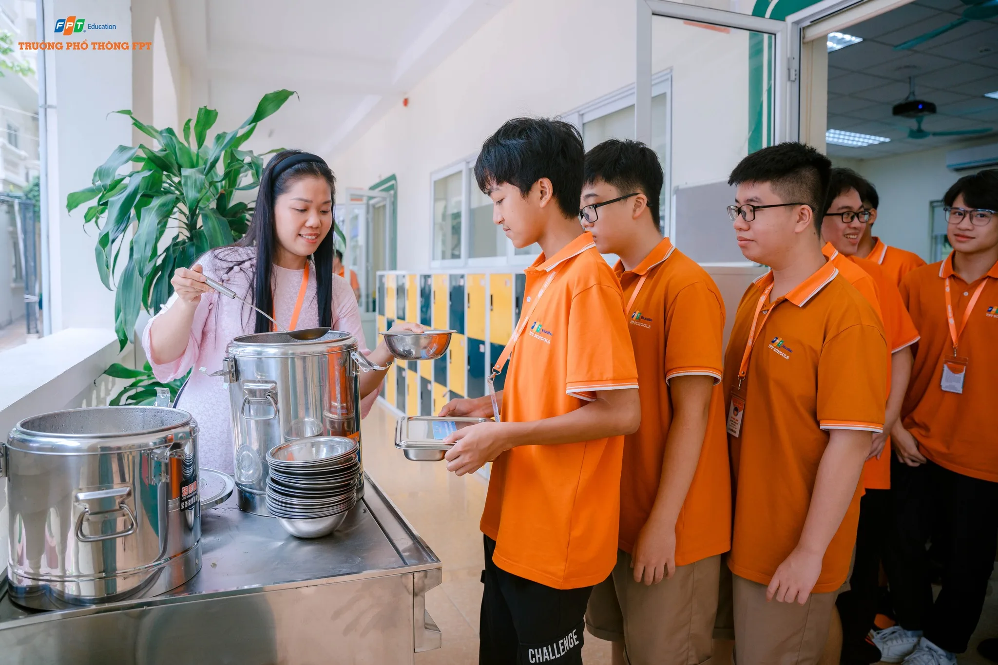 Bếp ăn bán trú tại FSchool Tây Hà Nội: An toàn từ quy trình một chiều | FPT Schools