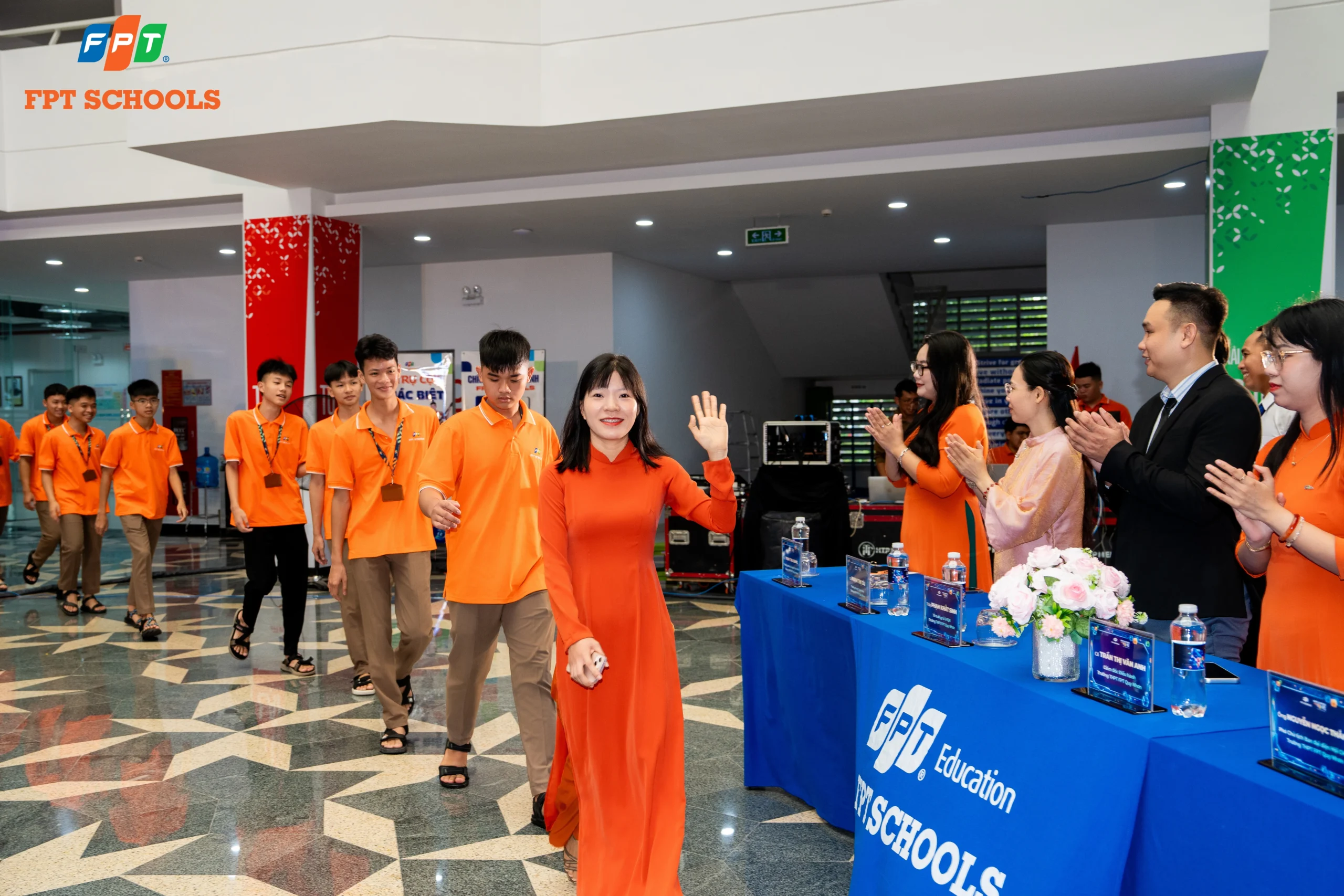 Nghi thức chào đón tân học sinh khối 10 tại THPT FPT Quy Nhơn