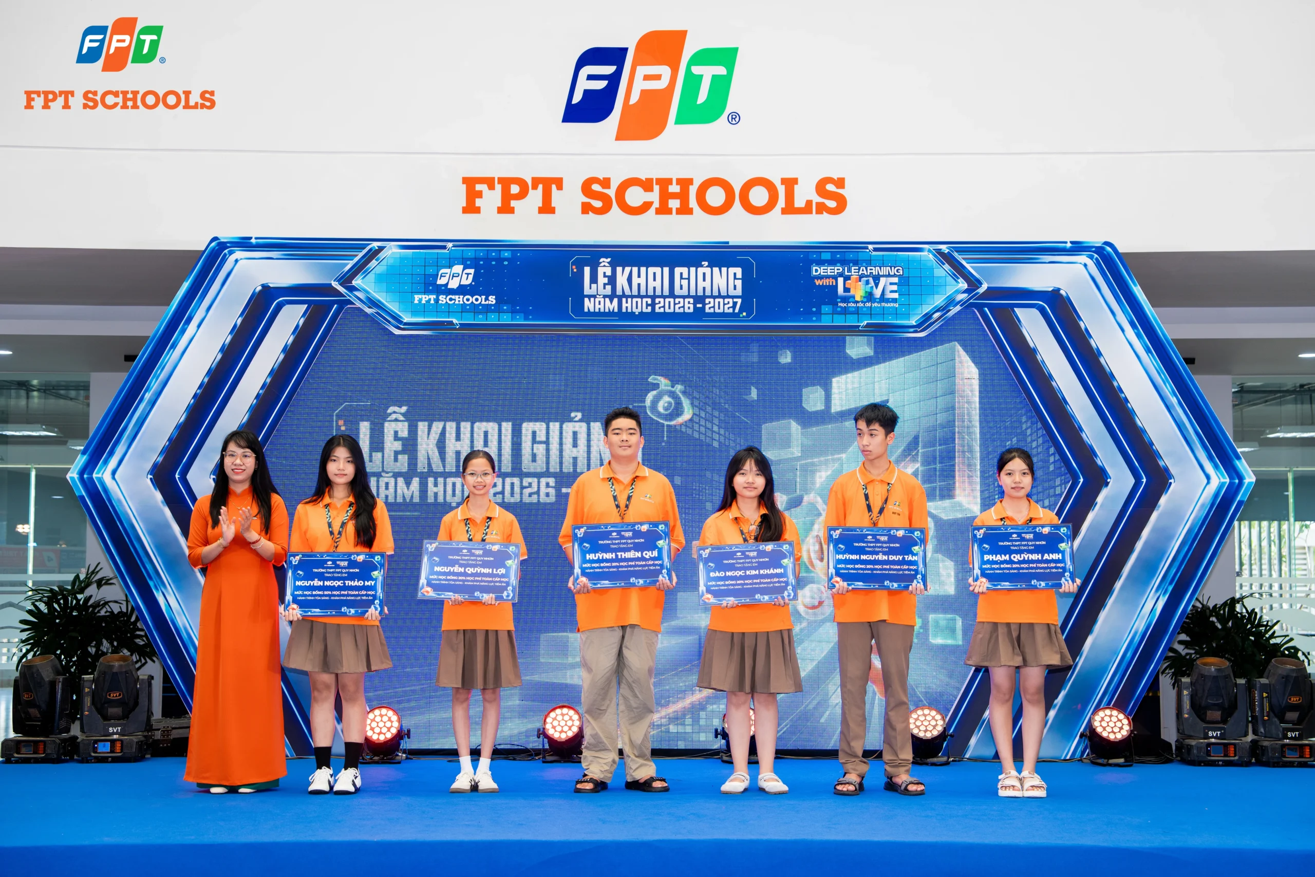 Trao học bổng Hành trình tỏa sáng tại THPT FPT Quy Nhơn