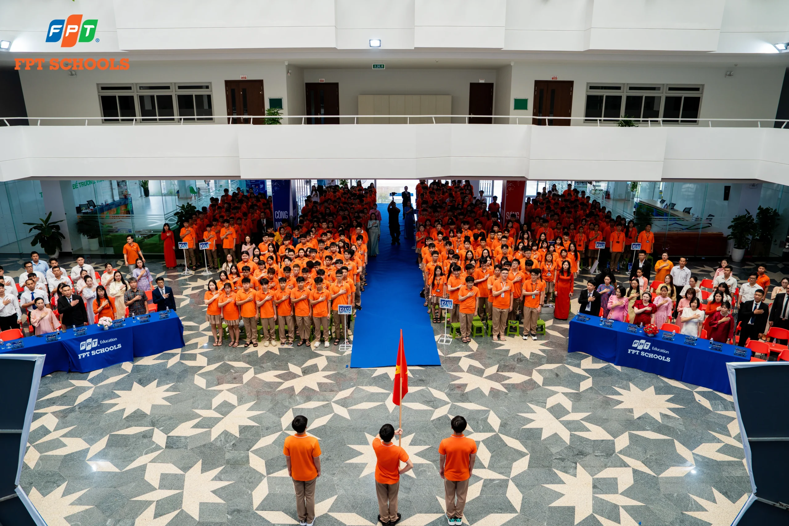 Học sinh THPT FPT Quy Nhơn chào cờ trong Lễ khai giảng toàn quốc