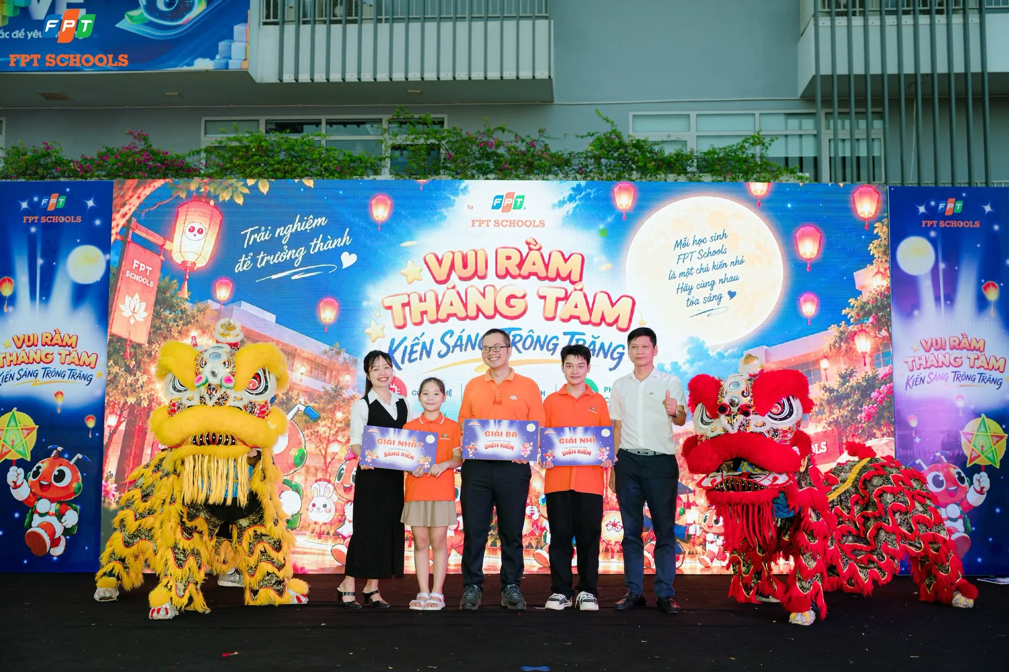 "Vui Rằm Tháng Tám - Kiến Sáng Trông Trăng" tại FPT School Hà Nam: Mùa trăng ngập tràn tiếng cười | FPT Schools