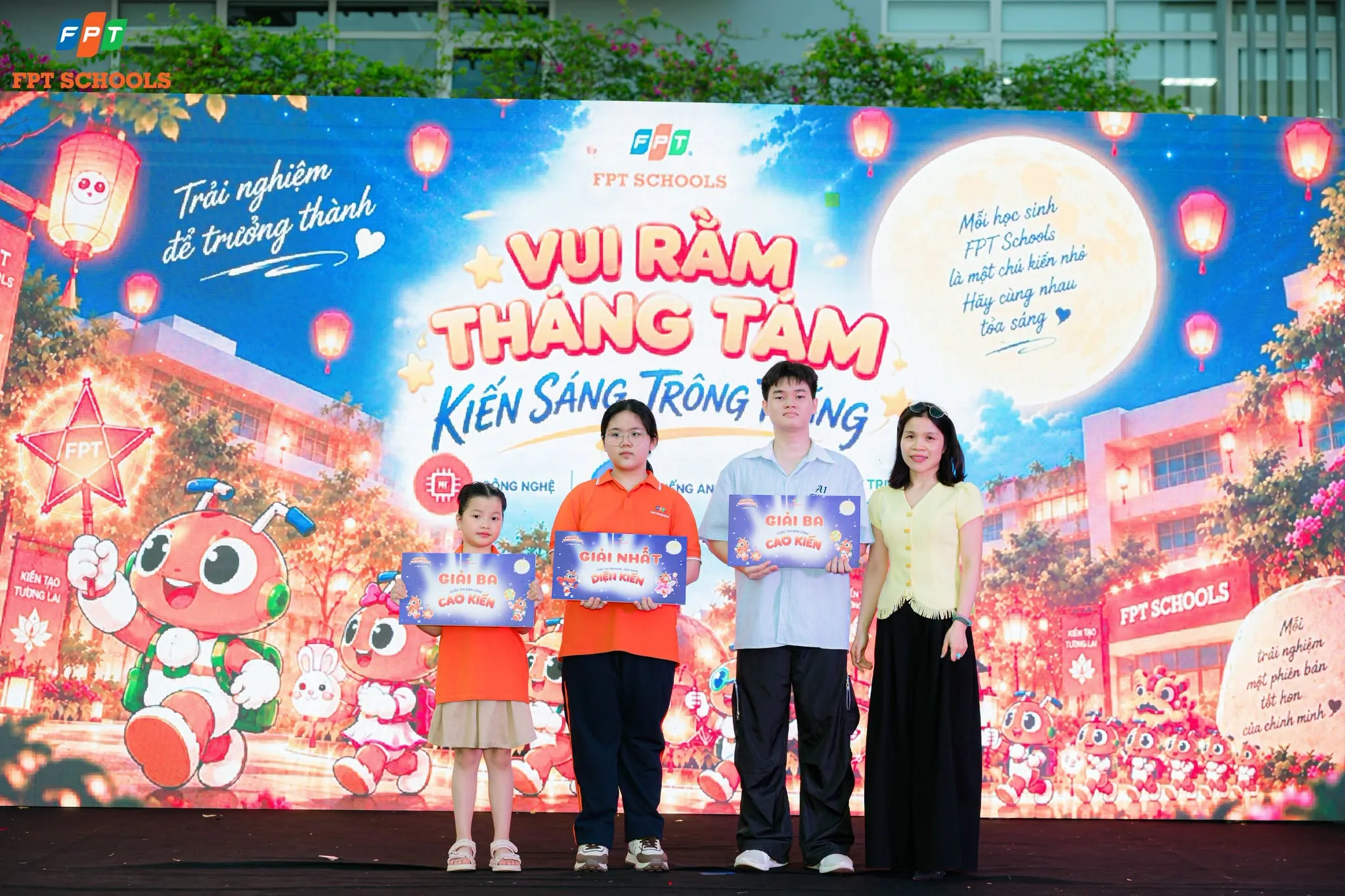 "Vui Rằm Tháng Tám - Kiến Sáng Trông Trăng" tại FPT School Hà Nam: Mùa trăng ngập tràn tiếng cười | FPT Schools