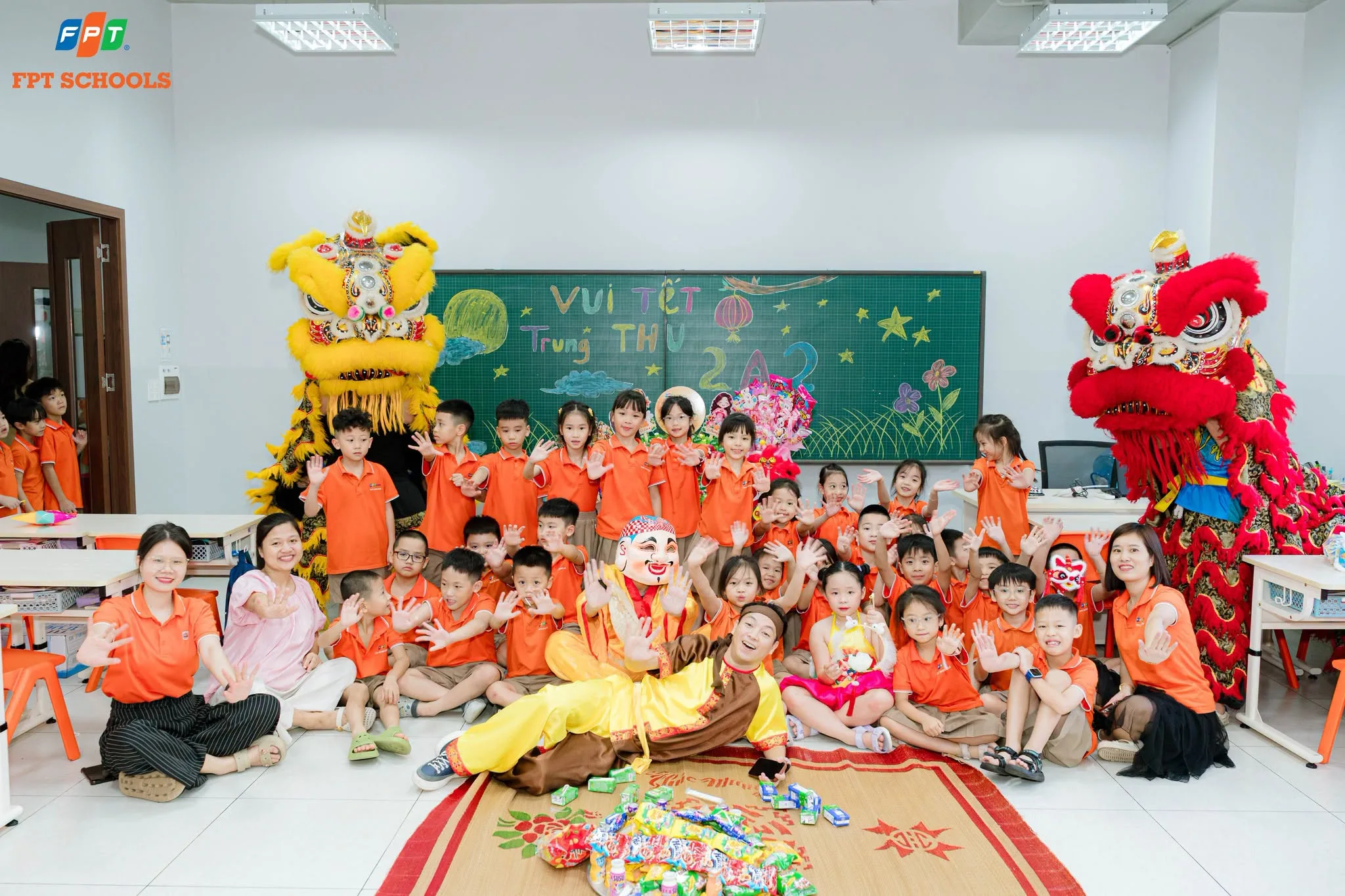 "Vui Rằm Tháng Tám - Kiến Sáng Trông Trăng" tại FPT School Hà Nam: Mùa trăng ngập tràn tiếng cười | FPT Schools