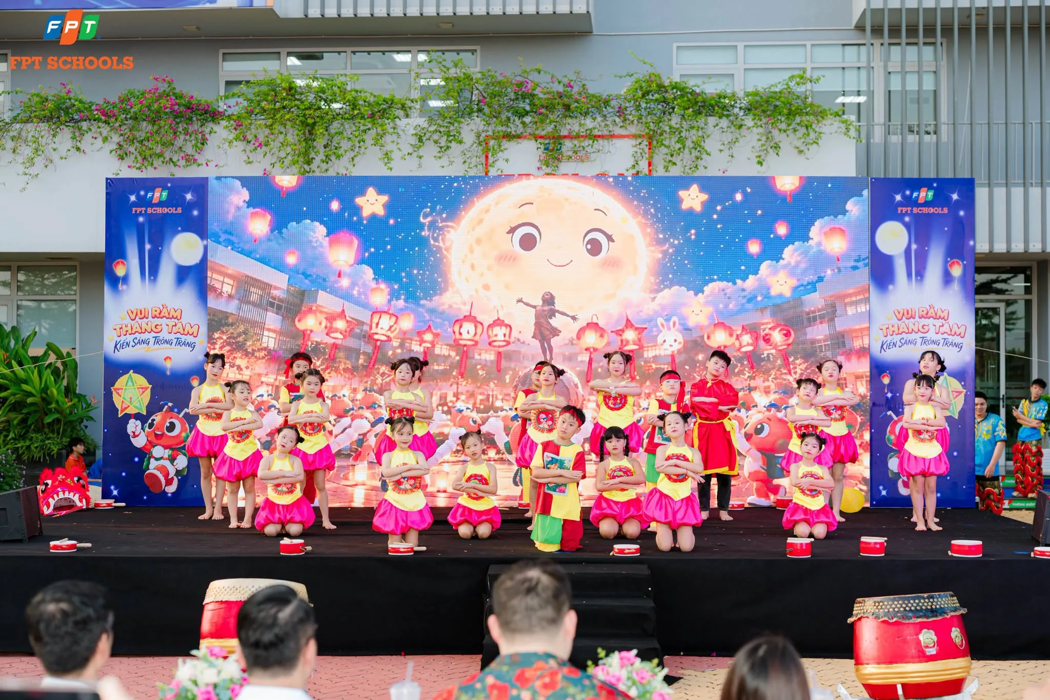 "Vui Rằm Tháng Tám - Kiến Sáng Trông Trăng" tại FPT School Hà Nam: Mùa trăng ngập tràn tiếng cười | FPT Schools
