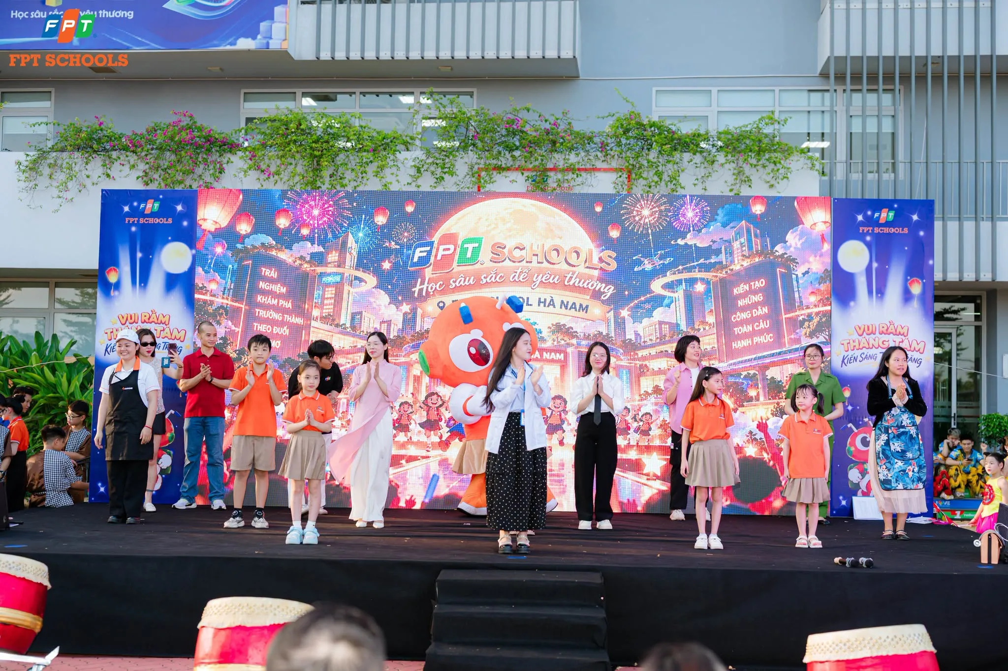 "Vui Rằm Tháng Tám - Kiến Sáng Trông Trăng" tại FPT School Hà Nam: Mùa trăng ngập tràn tiếng cười | FPT Schools