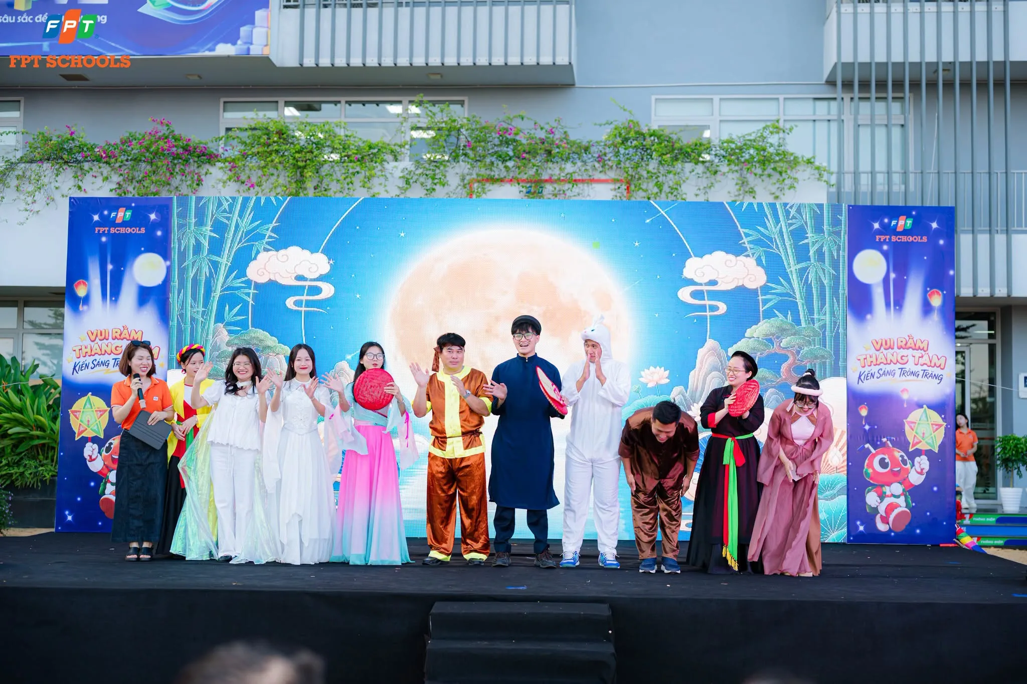 "Vui Rằm Tháng Tám - Kiến Sáng Trông Trăng" tại FPT School Hà Nam: Mùa trăng ngập tràn tiếng cười | FPT Schools
