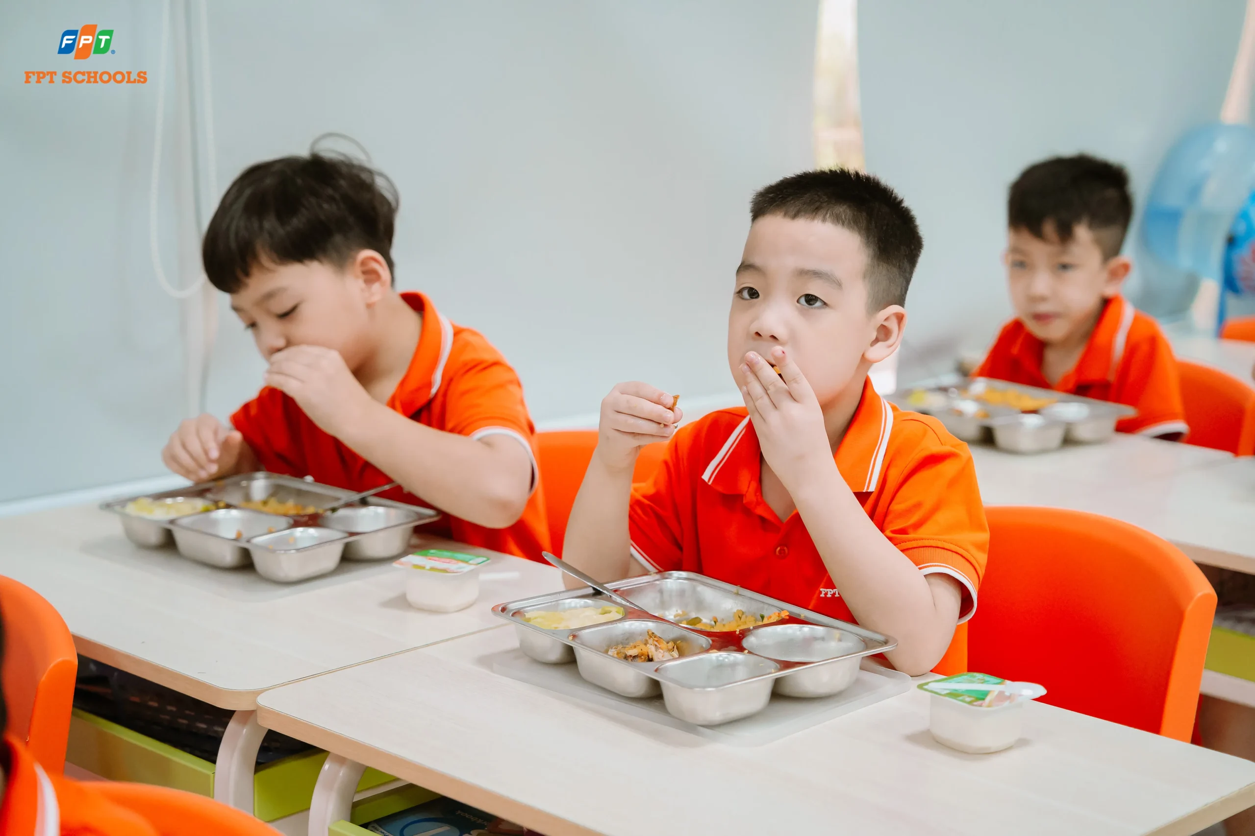 Bữa ăn bán trú tại FPT School Hà Nam - Niềm vui giờ cơm của học sinh Tiểu học - FPT Education Bữa ăn bán trú tại FPT School Hà Nam - Niềm vui giờ cơm của học sinh Tiểu học | FPT Schools