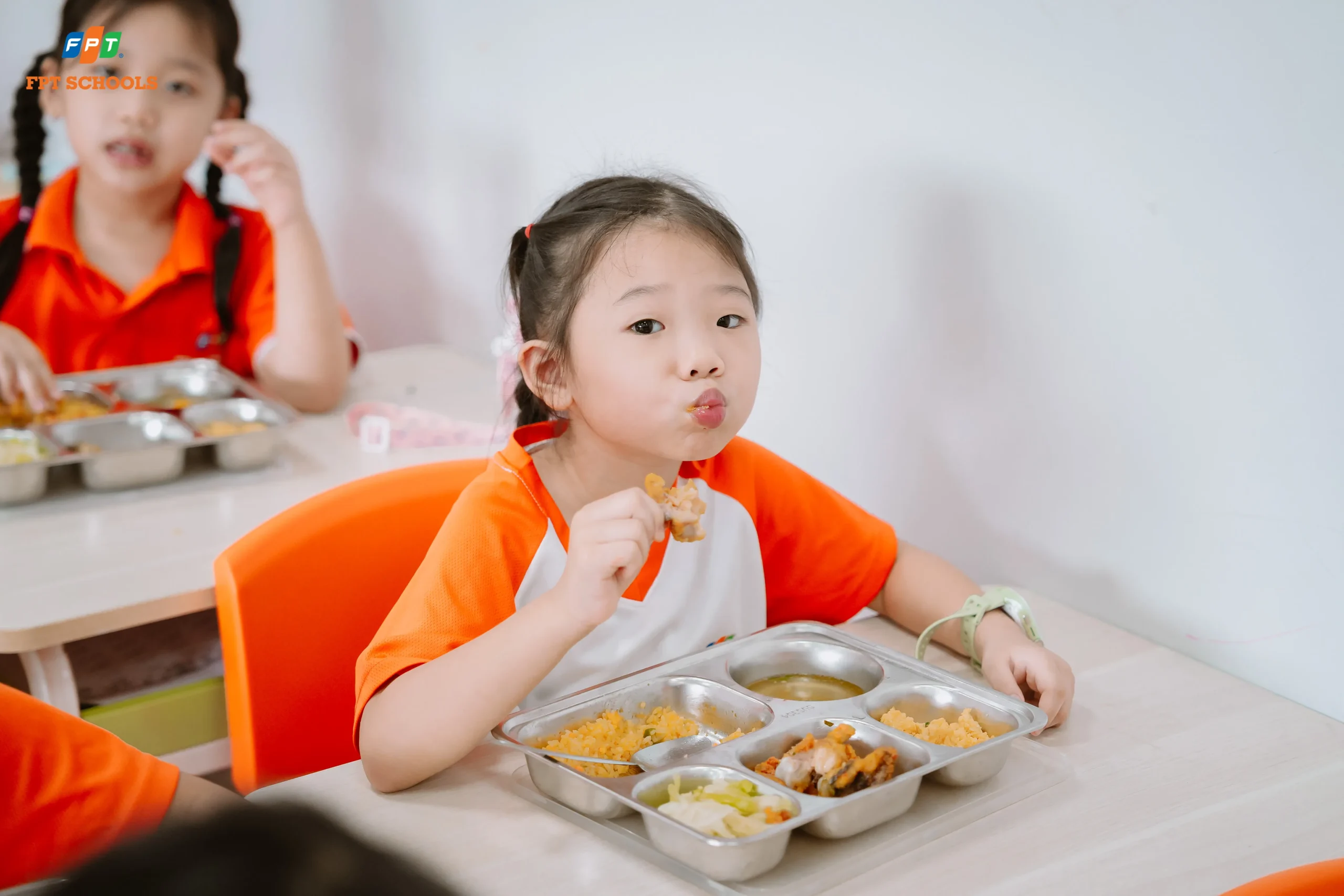 Bữa ăn bán trú tại FPT School Hà Nam - Niềm vui giờ cơm của học sinh Tiểu học - FPT Education Bữa ăn bán trú tại FPT School Hà Nam - Niềm vui giờ cơm của học sinh Tiểu học | FPT Schools