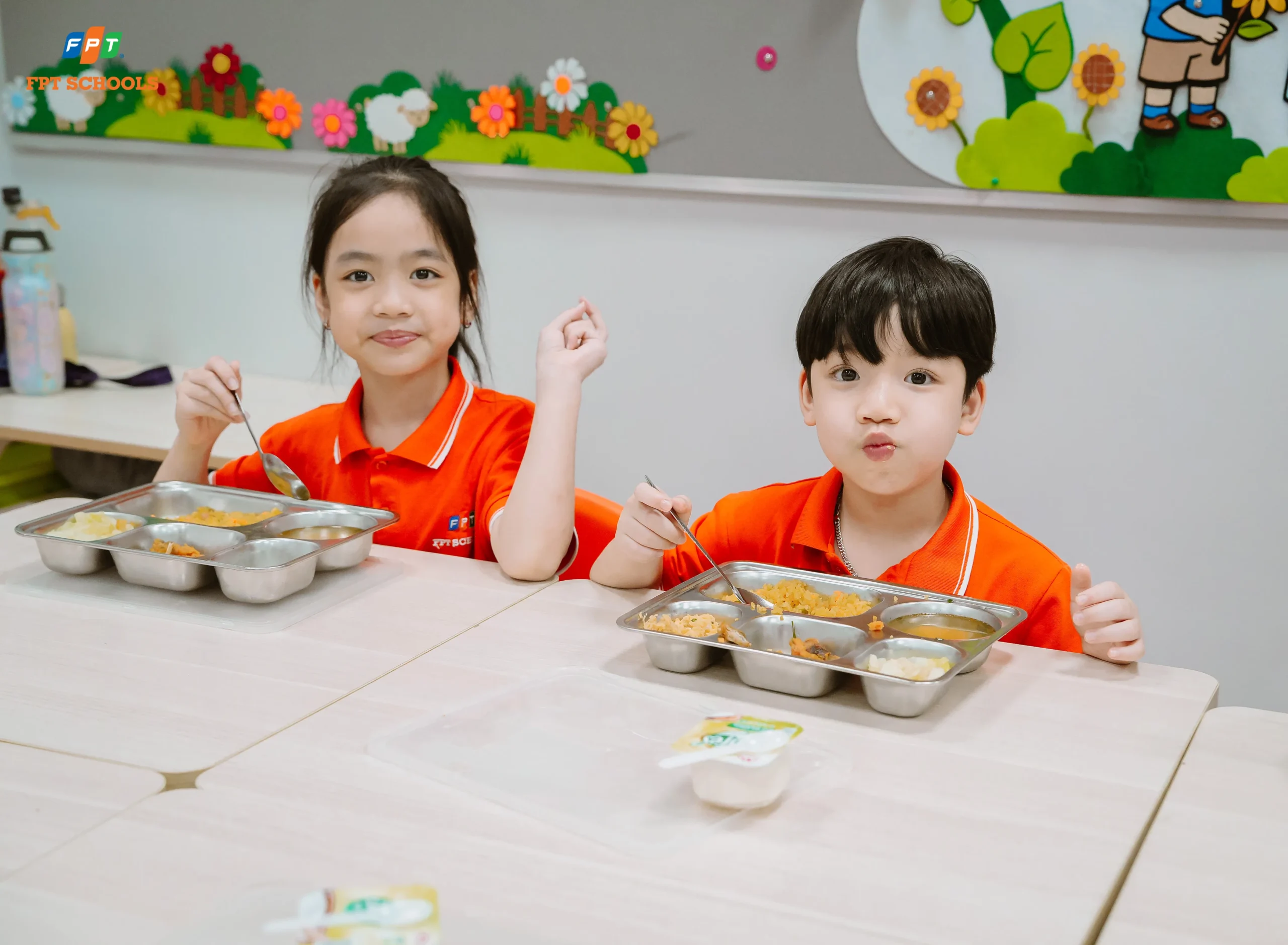 Bữa ăn bán trú tại FPT School Hà Nam - Niềm vui giờ cơm của học sinh Tiểu học - FPT Education Bữa ăn bán trú tại FPT School Hà Nam - Niềm vui giờ cơm của học sinh Tiểu học | FPT Schools