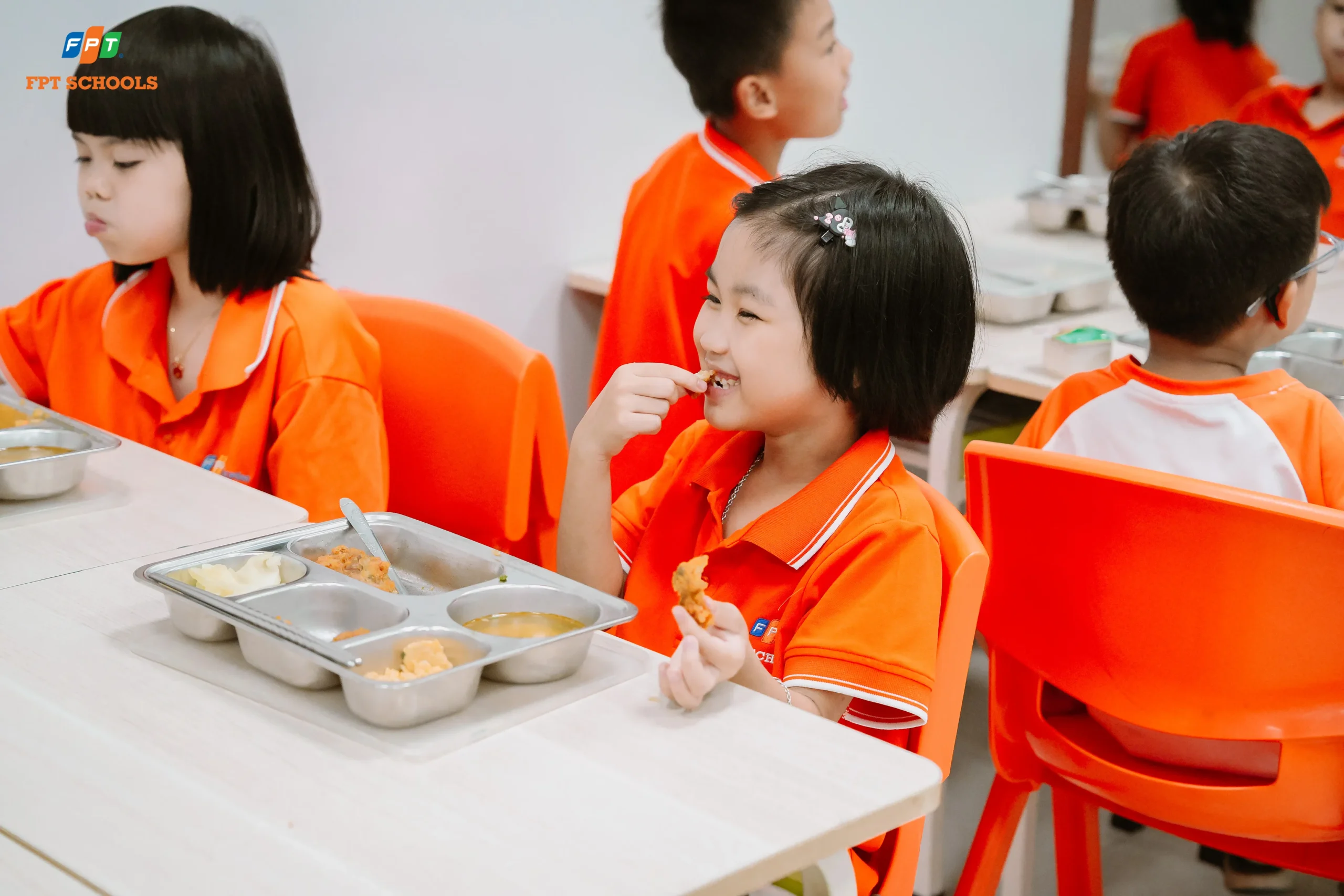 Bữa ăn bán trú tại FPT School Hà Nam - Niềm vui giờ cơm của học sinh Tiểu học - FPT Education Bữa ăn bán trú tại FPT School Hà Nam - Niềm vui giờ cơm của học sinh Tiểu học | FPT Schools