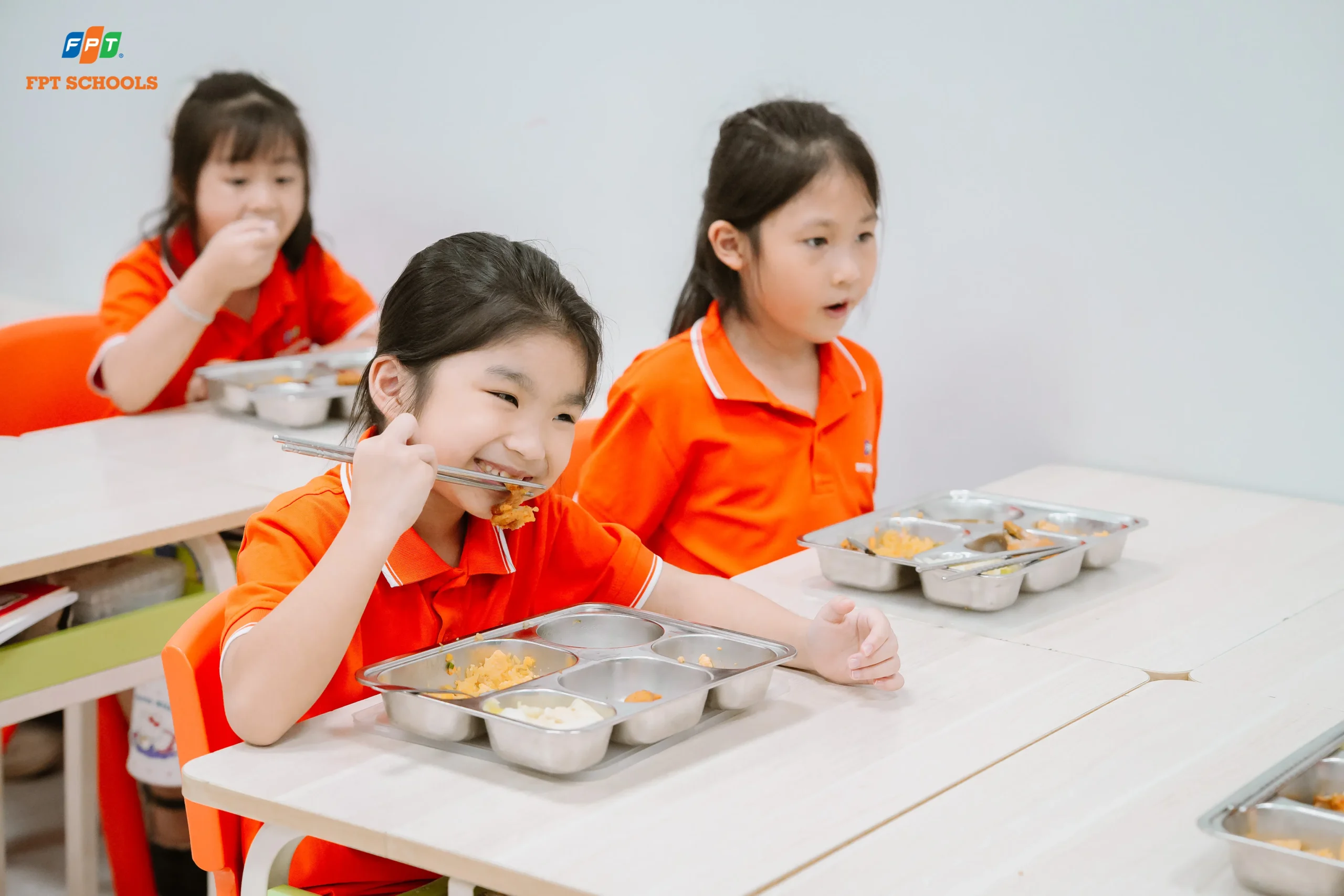 Bữa ăn bán trú tại FPT School Hà Nam - Niềm vui giờ cơm của học sinh Tiểu học - FPT Education Bữa ăn bán trú tại FPT School Hà Nam - Niềm vui giờ cơm của học sinh Tiểu học | FPT Schools