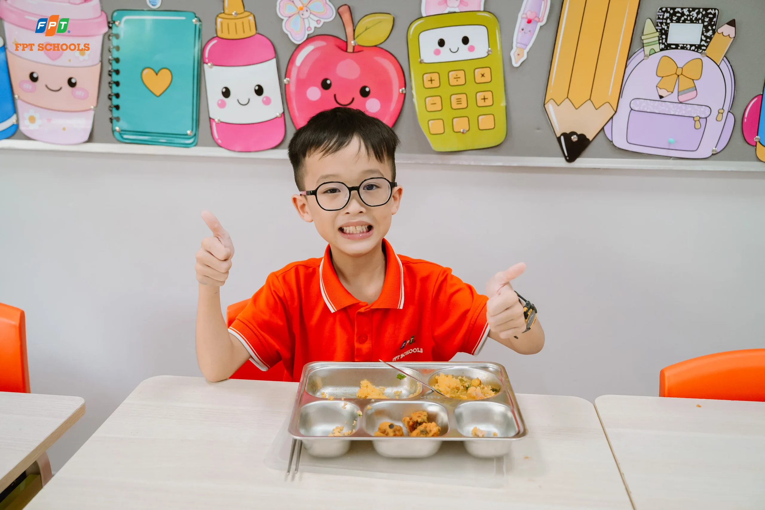 Bữa ăn bán trú tại FPT School Hà Nam - Niềm vui giờ cơm của học sinh Tiểu học - FPT Education Bữa ăn bán trú tại FPT School Hà Nam - Niềm vui giờ cơm của học sinh Tiểu học | FPT Schools