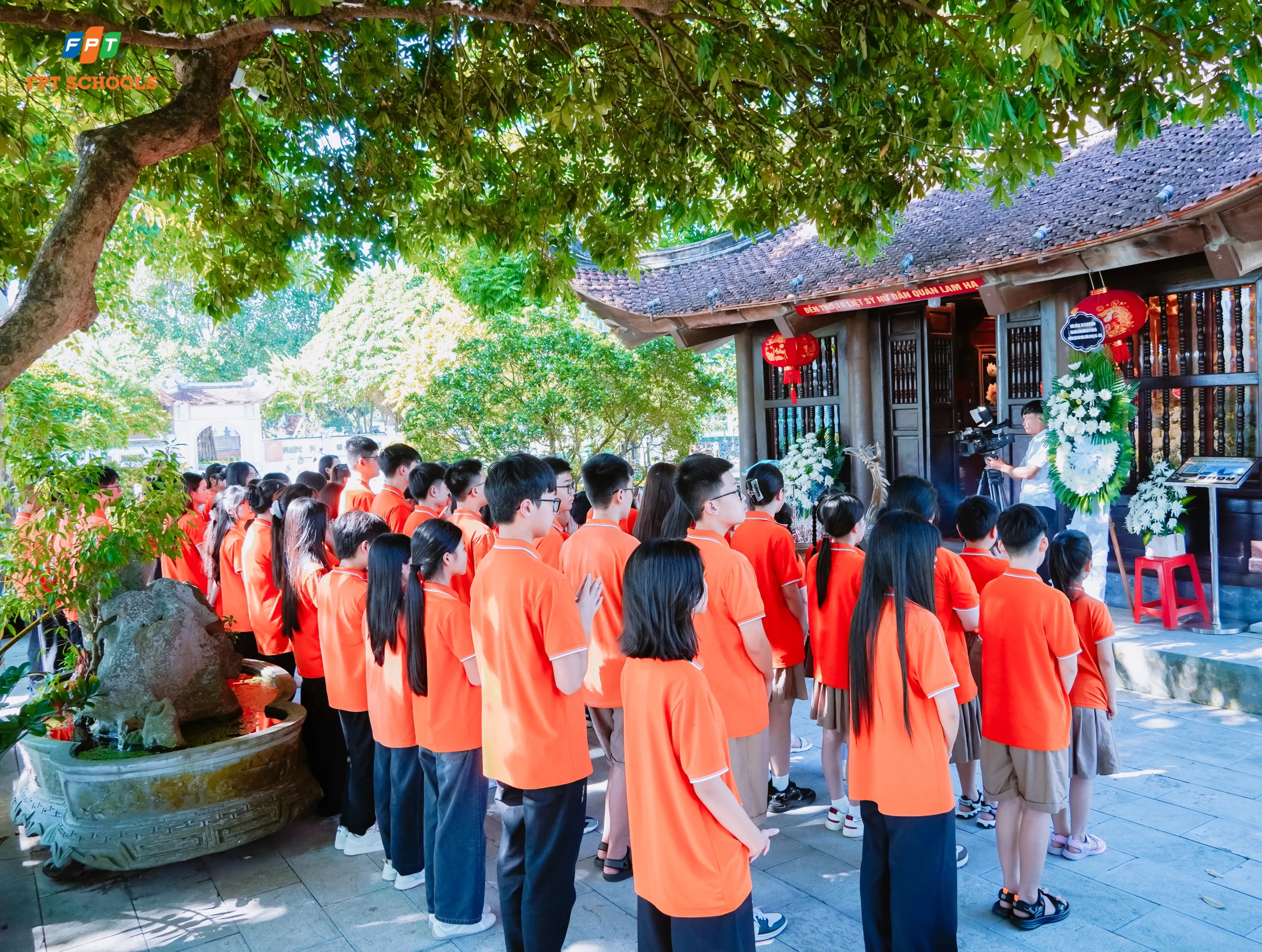 FPT School Hà Nam dâng hương tưởng niệm Mười nữ dân quân pháo phòng không Lam Hạ | FPT Schools