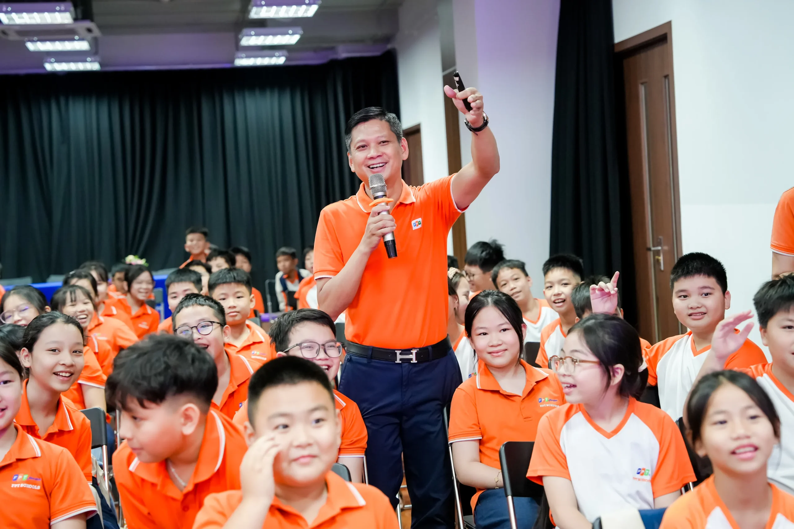 Học sinh FPT School Hà Nam khởi động tuần mới đầy năng lượng tại buổi sinh hoạt đầu tuần năm học 2026-2027 - FPT Education Thầy: Nguyễn Minh Đức – Phó Hiệu trưởng Nhà trường tại buổi sinh hoạt đầu tuần