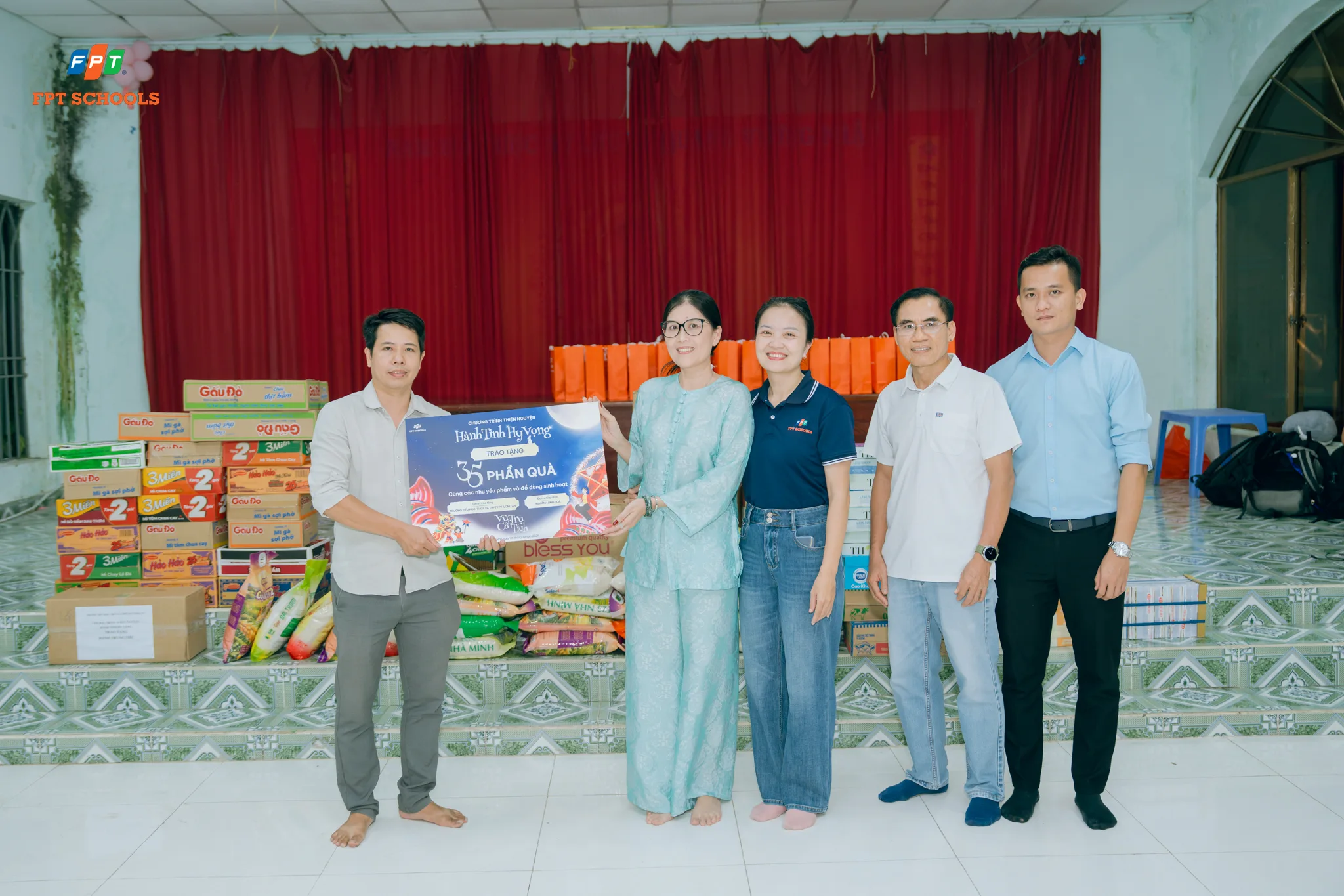 FPT School Millennia thăm Mái Ấm Long Hoa