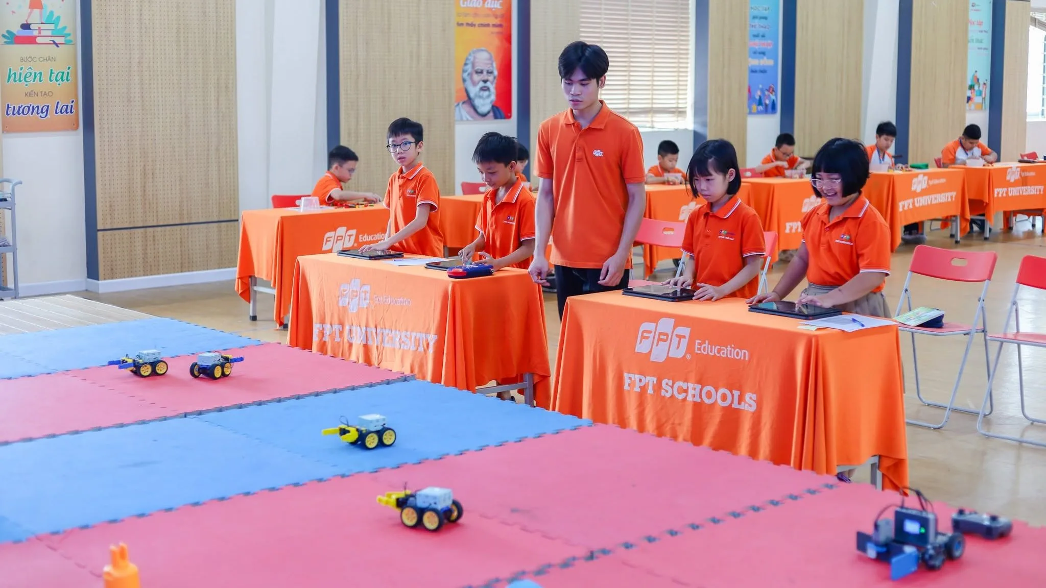 Các học sinh FPT School Cầu Giấy tự tin tham gia tuyển chọn đội tuyển năm học 2026 - 2027