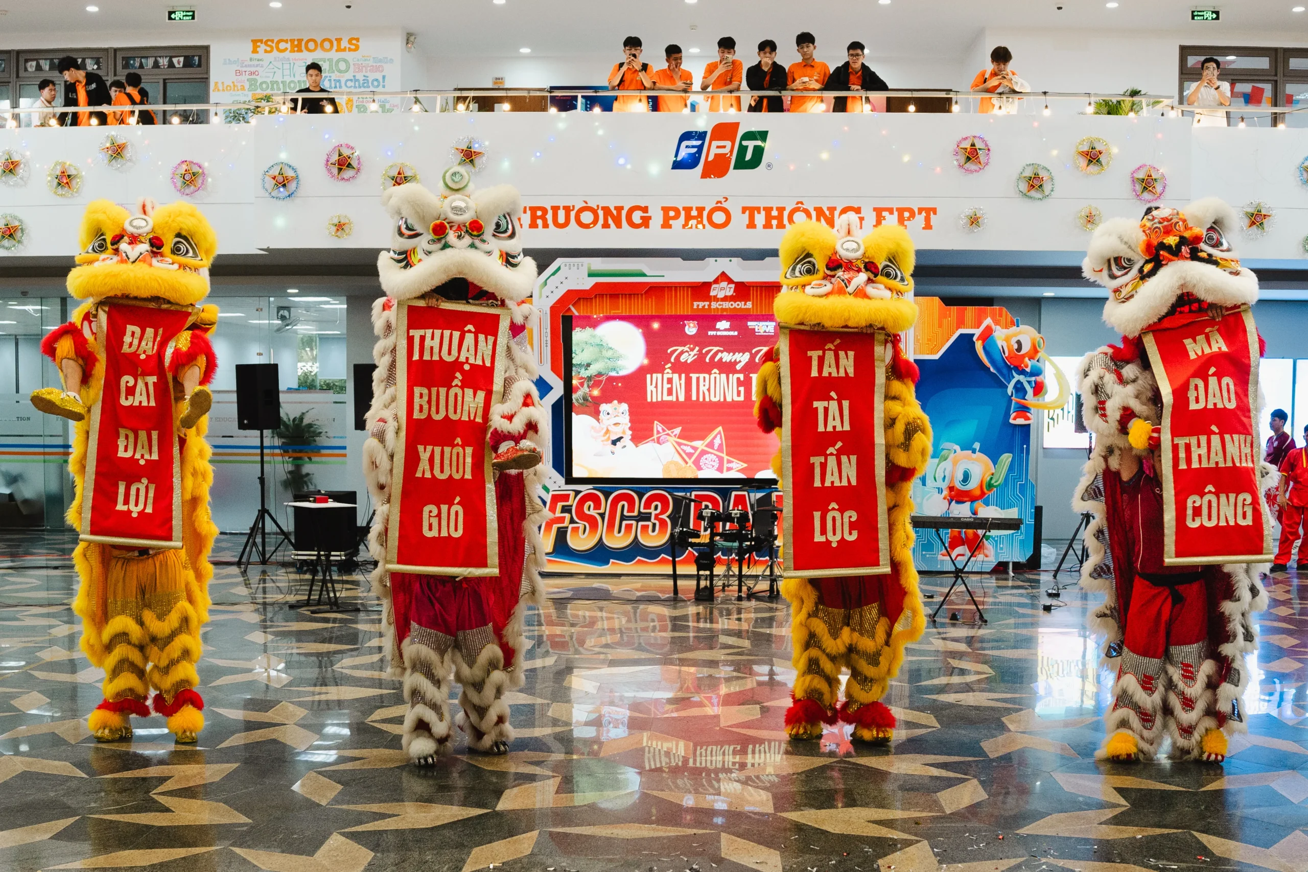 “TÙNG DINH DINH CẮC TÙNG DINH DINH” – NGƯỜI NHÀ FSCHOOL ĐÀ NẴNG CÙNG NHAU ĐÓN MỘT MÙA TRĂNG RỰC RỠ | FPT Schools