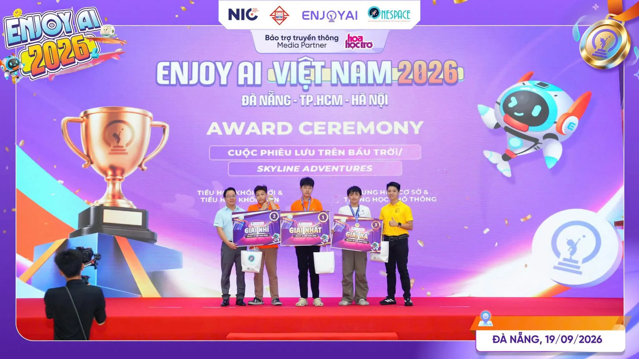SAU HAI NĂM VÔ ĐỊCH THẾ GIỚI, FSCHOOLERS TIẾP TỤC “CẤT CÁNH” ĐẾN CHUNG KẾT QUỐC TẾ ENJOY AI 2026 VỚI 1 GIẢI NHẤT, 1 GIẢI NHÌ VÀ 10 SUẤT VÒNG TOÀN CẦU | FPT Schools