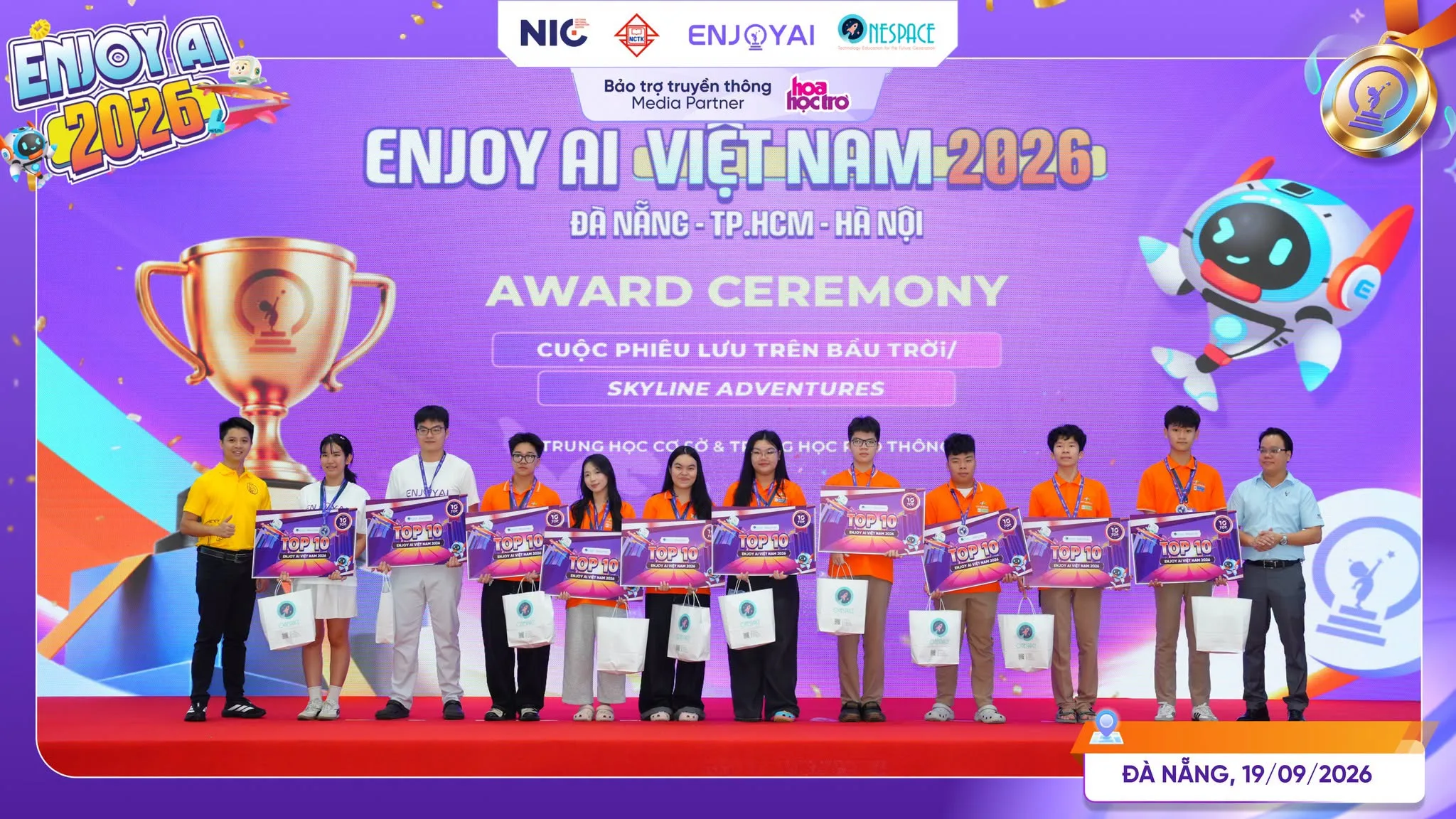 SAU HAI NĂM VÔ ĐỊCH THẾ GIỚI, FSCHOOLERS TIẾP TỤC “CẤT CÁNH” ĐẾN CHUNG KẾT QUỐC TẾ ENJOY AI 2026 VỚI 1 GIẢI NHẤT, 1 GIẢI NHÌ VÀ 10 SUẤT VÒNG TOÀN CẦU - FPT Education SAU HAI NĂM VÔ ĐỊCH THẾ GIỚI, FSCHOOLERS TIẾP TỤC “CẤT CÁNH” ĐẾN CHUNG KẾT QUỐC TẾ ENJOY AI 2026 VỚI 1 GIẢI NHẤT, 1 GIẢI NHÌ VÀ 10 SUẤT VÒNG TOÀN CẦU | FPT Schools