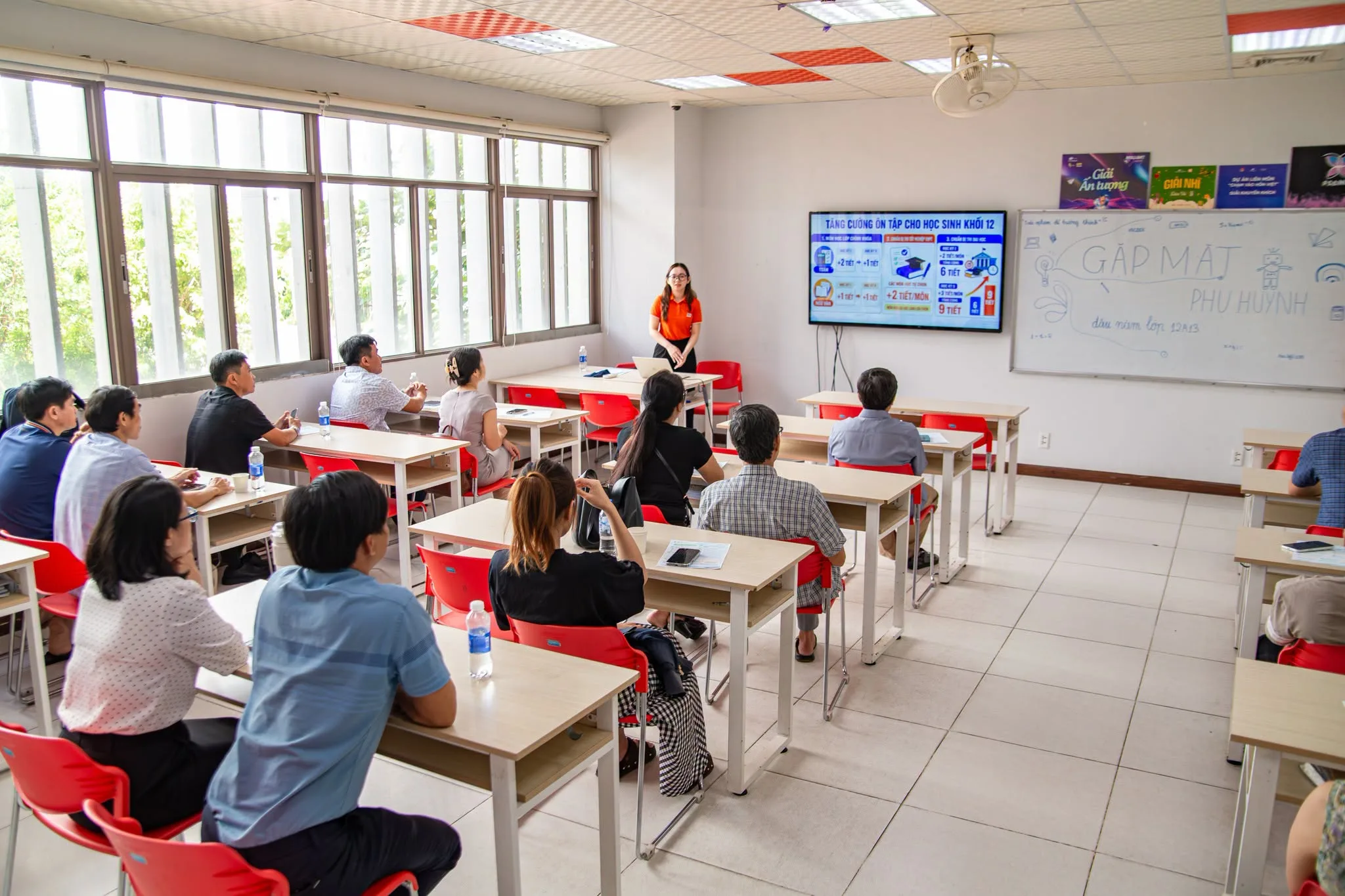 PHỤ HUYNH KHỐI 11 VÀ KHỐI 12 THPT FPT ĐÀ NẴNG KẾT NỐI SÂU SẮC VỚI NHÀ TRƯỜNG, ĐỒNG HÀNH CÙNG FSCHOOLERS TRONG NĂM HỌC MỚI | FPT Schools