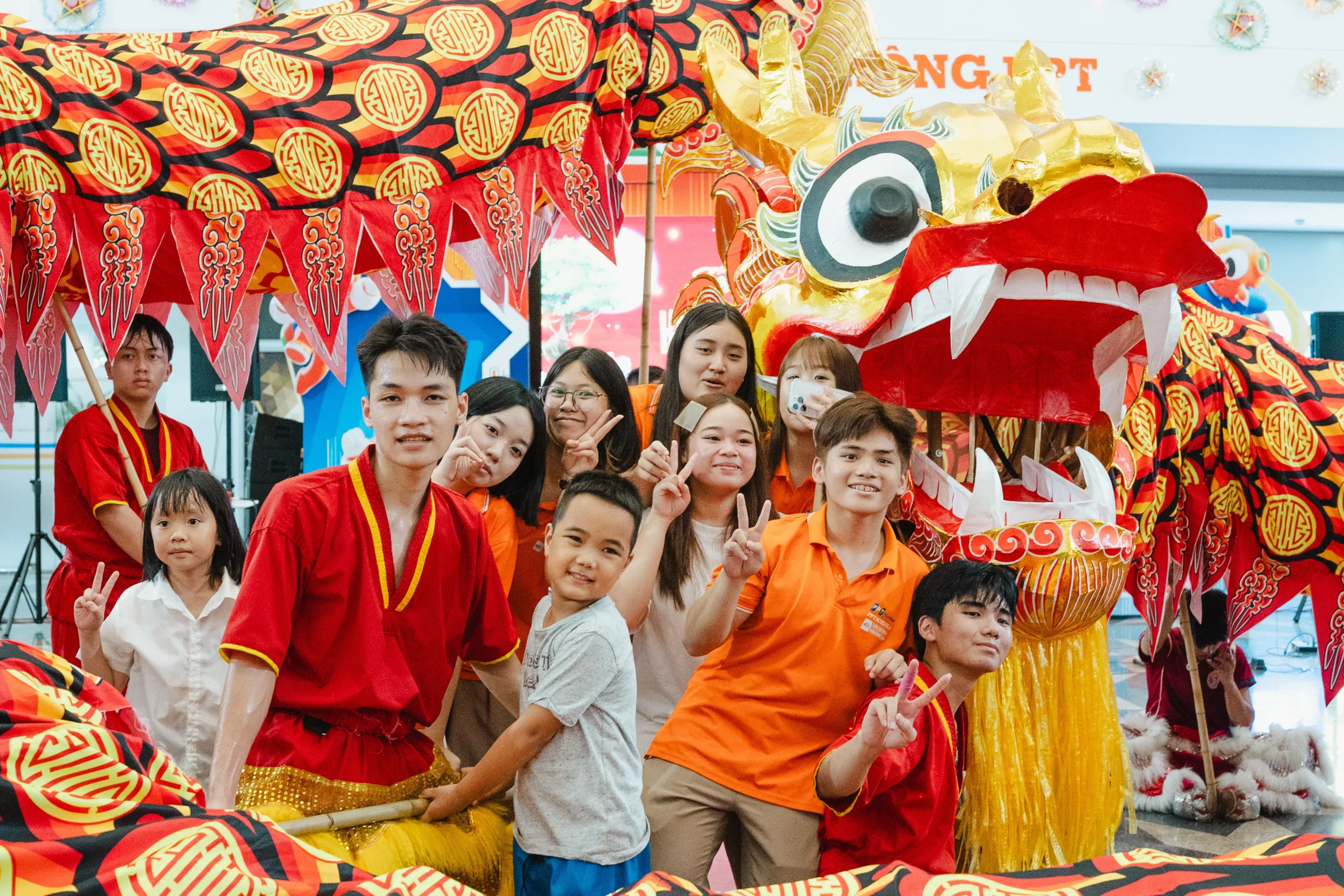 “TÙNG DINH DINH CẮC TÙNG DINH DINH” – NGƯỜI NHÀ FSCHOOL ĐÀ NẴNG CÙNG NHAU ĐÓN MỘT MÙA TRĂNG RỰC RỠ - FPT Education “TÙNG DINH DINH CẮC TÙNG DINH DINH” – NGƯỜI NHÀ FSCHOOL ĐÀ NẴNG CÙNG NHAU ĐÓN MỘT MÙA TRĂNG RỰC RỠ | FPT Schools