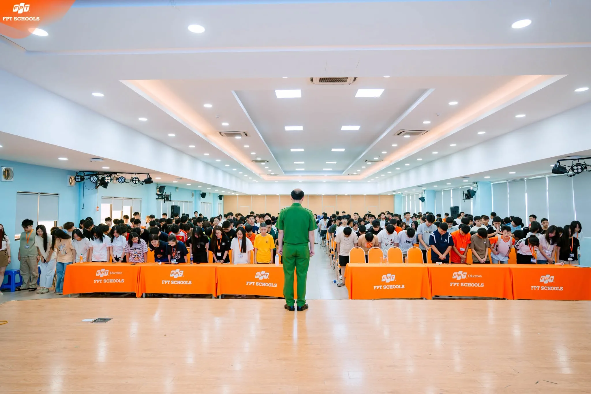“THỰC CHIẾN” KỸ NĂNG THOÁT HIỂM, SẴN SÀNG ỨNG PHÓ KHI HỎA HOẠN CÙNG FSCHOOLERS KHÓA 14 | FPT Schools