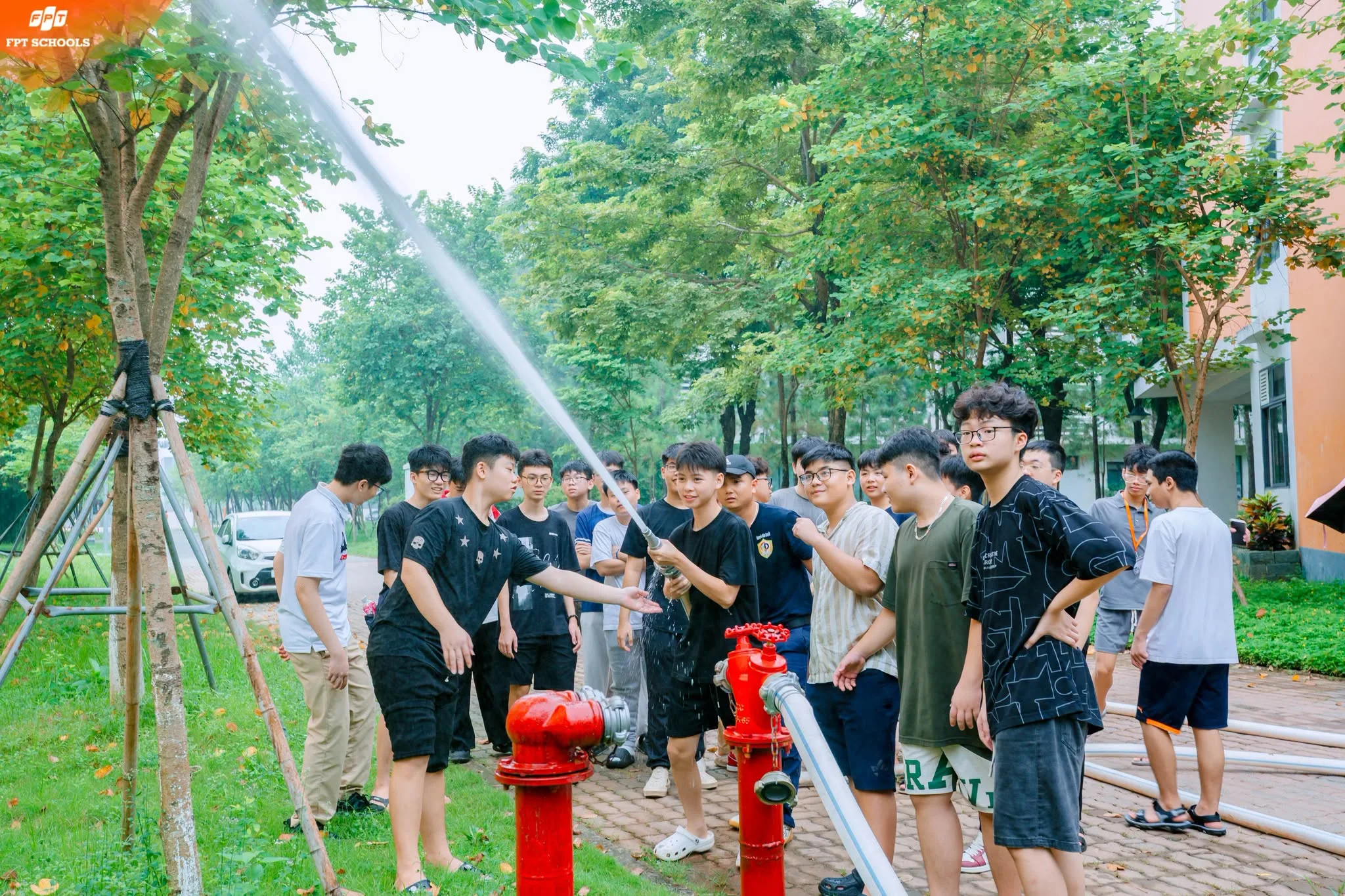 “THỰC CHIẾN” KỸ NĂNG THOÁT HIỂM, SẴN SÀNG ỨNG PHÓ KHI HỎA HOẠN CÙNG FSCHOOLERS KHÓA 14 | FPT Schools