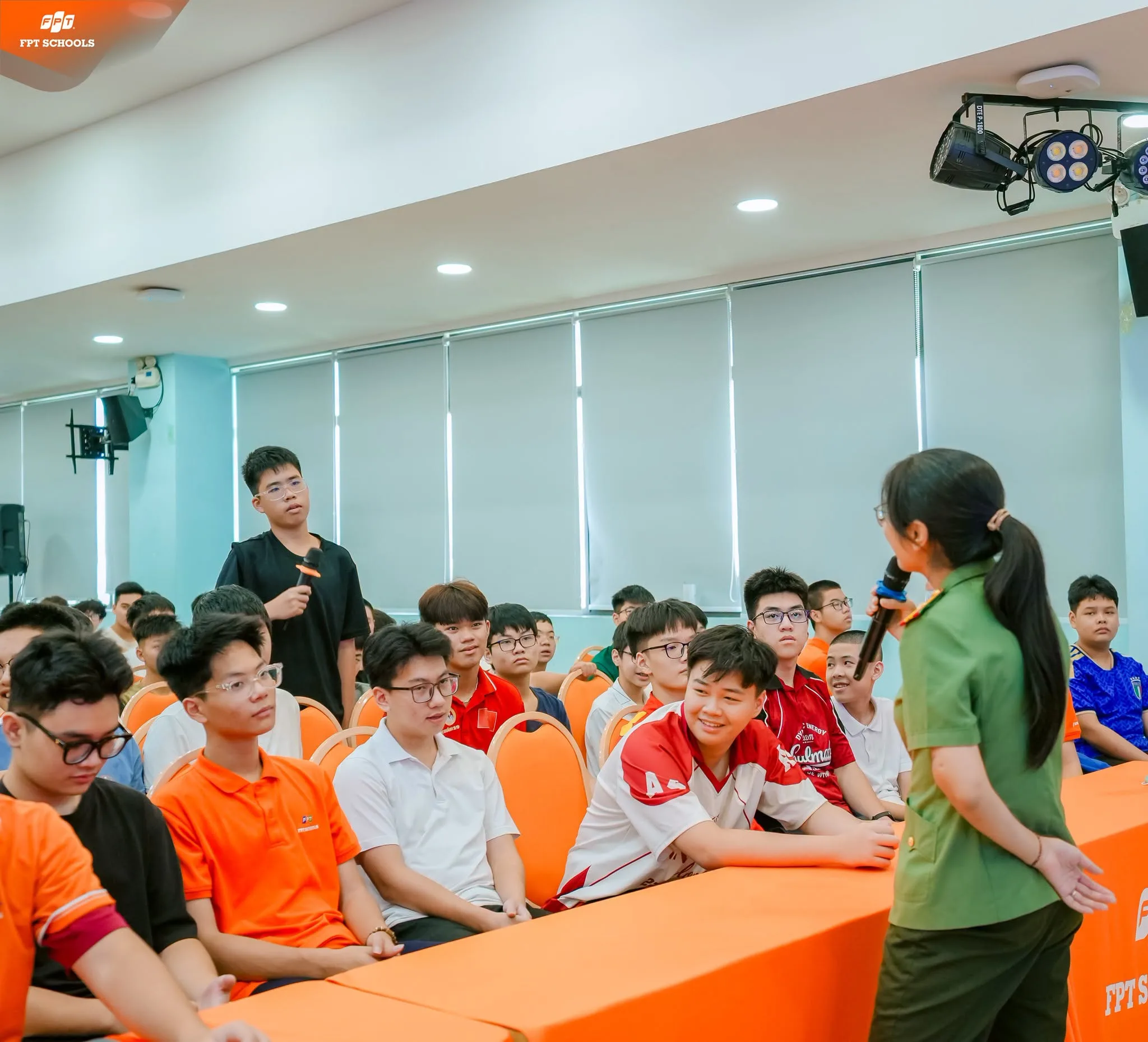 FSCHOOLERS NÂNG CAO NHẬN THỨC VỀ AN TOÀN TRÊN KHÔNG GIAN SỐ CÙNG CÁN BỘ CÔNG AN THÀNH PHỐ HÀ NỘI - FPT Education FSCHOOLERS NÂNG CAO NHẬN THỨC VỀ AN TOÀN TRÊN KHÔNG GIAN SỐ CÙNG CÁN BỘ CÔNG AN THÀNH PHỐ HÀ NỘI | FPT Schools