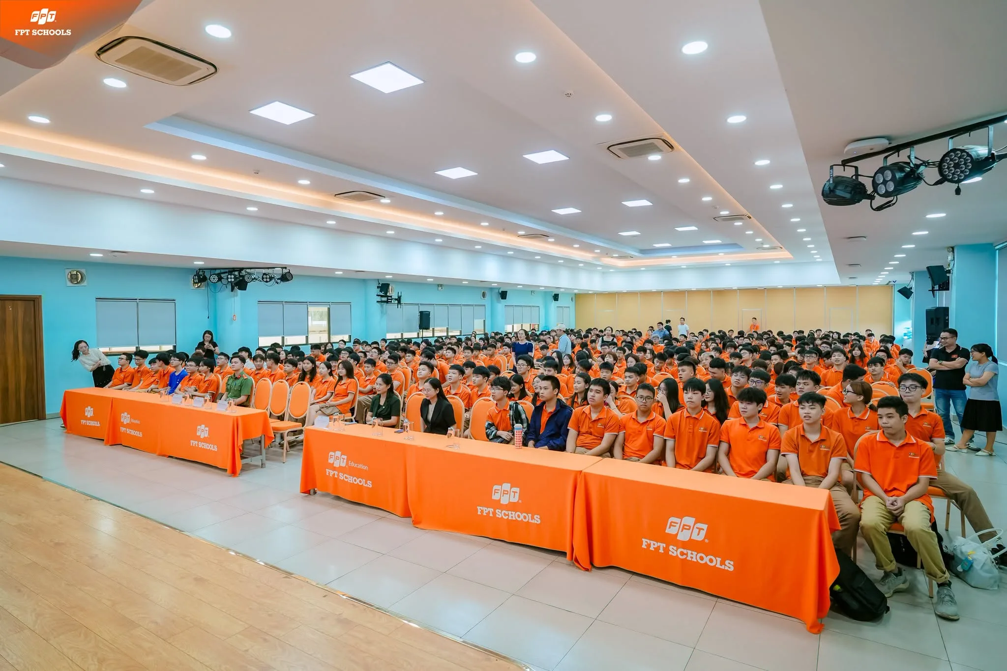 FSCHOOLERS NÂNG CAO NHẬN THỨC VỀ AN TOÀN TRÊN KHÔNG GIAN SỐ CÙNG CÁN BỘ CÔNG AN THÀNH PHỐ HÀ NỘI - FPT Education FSCHOOLERS NÂNG CAO NHẬN THỨC VỀ AN TOÀN TRÊN KHÔNG GIAN SỐ CÙNG CÁN BỘ CÔNG AN THÀNH PHỐ HÀ NỘI | FPT Schools