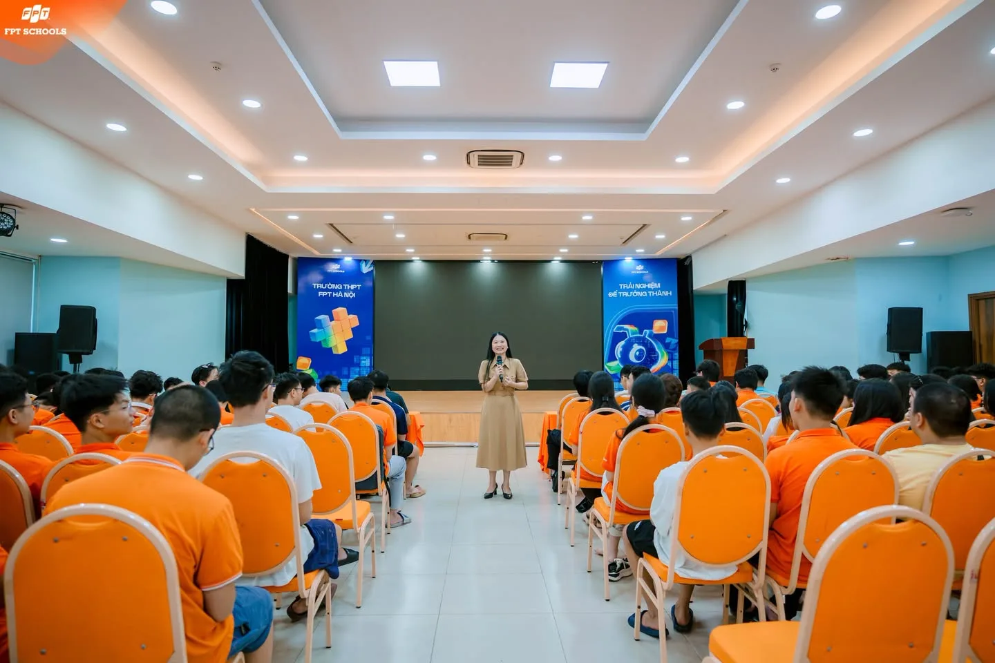TALKSHOW “CHUYỆN CHÚNG MÌNH”: CÙNG FSCHOOLERS KHÓA 14 GIẢI MÃ CẢM XÚC TUỔI VỊ THÀNH NIÊN | FPT Schools