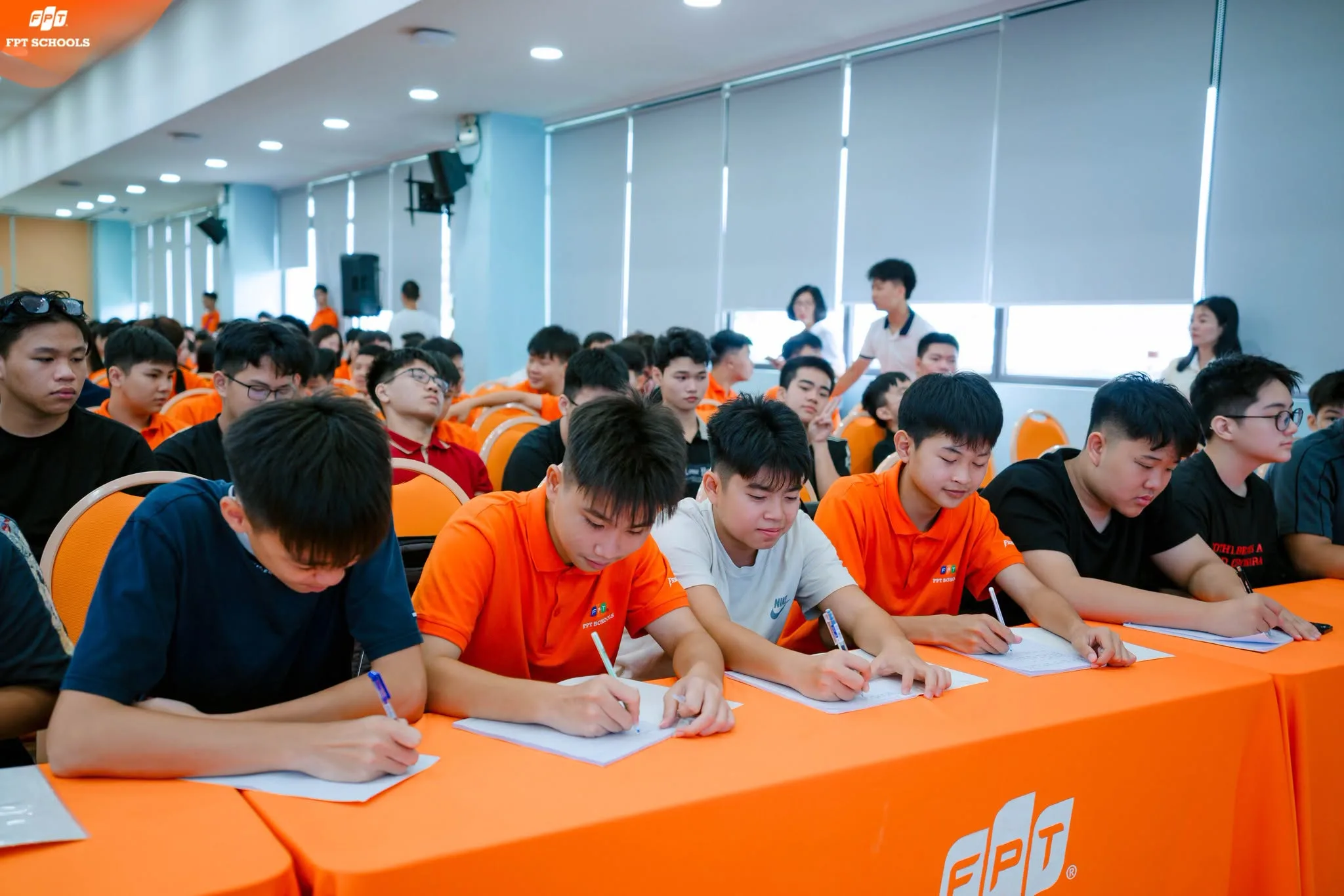 TALKSHOW “CHUYỆN CHÚNG MÌNH”: CÙNG FSCHOOLERS KHÓA 14 GIẢI MÃ CẢM XÚC TUỔI VỊ THÀNH NIÊN | FPT Schools