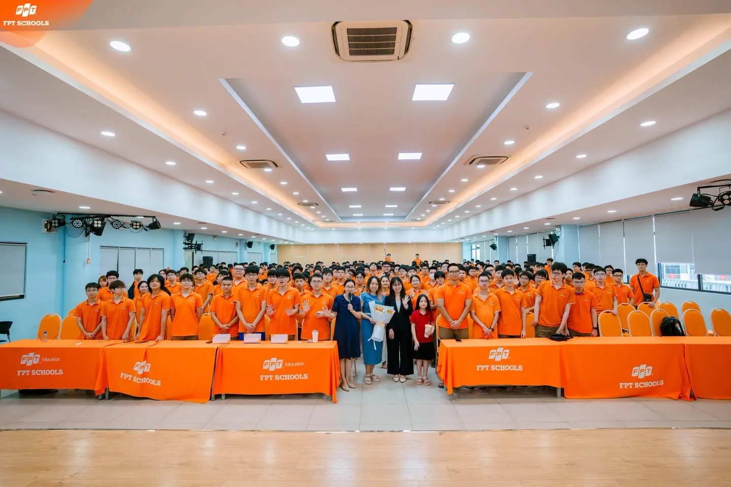 FSCHOOLERS KHỐI 12 HỌC CÁCH THỂ HIỆN BẢN THÂN TẠI HỘI THẢO “LÀM CHỦ CẢM XÚC, LÀM CHỦ SÂN KHẤU” | FPT Schools