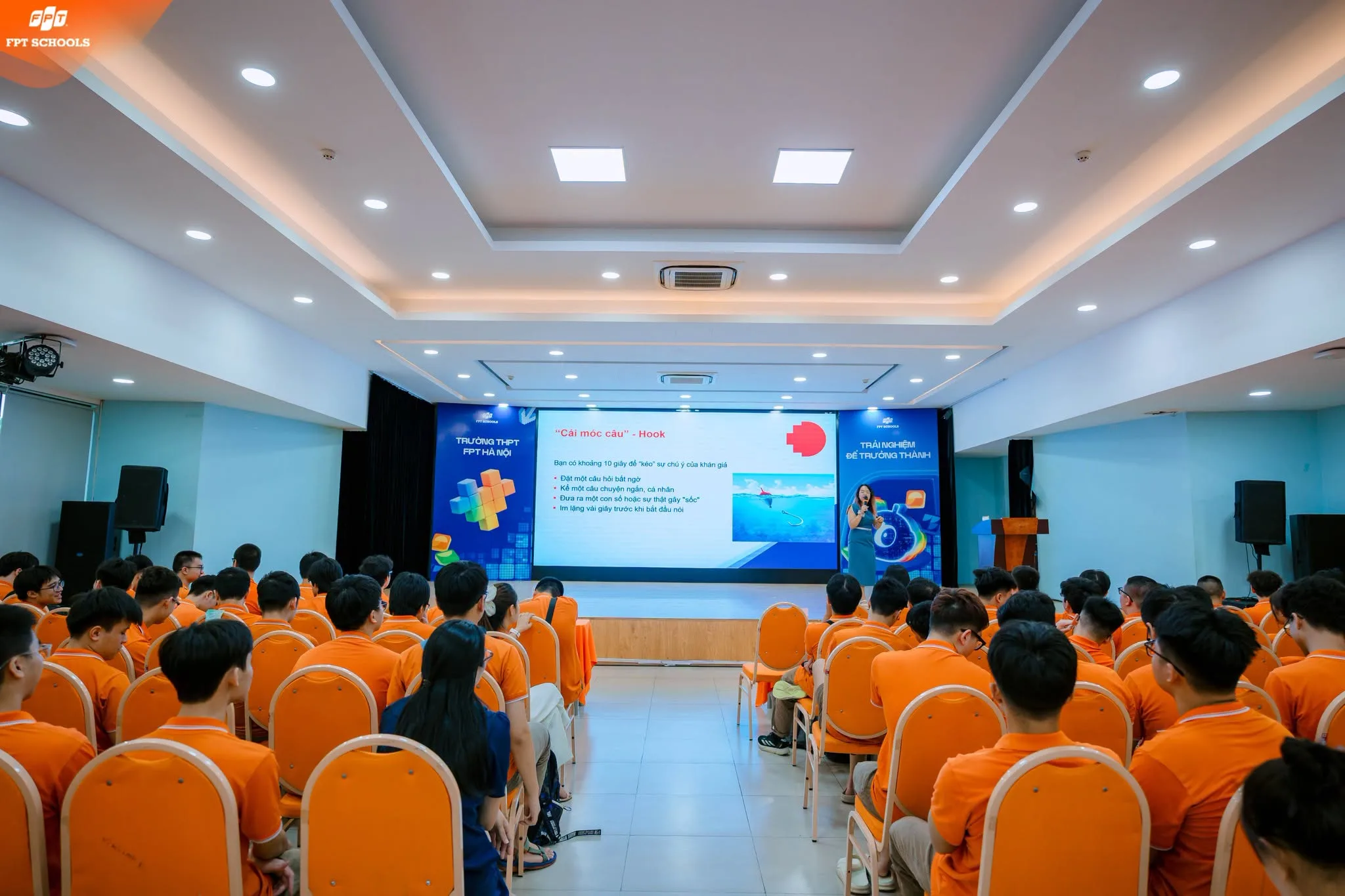 FSCHOOLERS KHỐI 12 HỌC CÁCH THỂ HIỆN BẢN THÂN TẠI HỘI THẢO “LÀM CHỦ CẢM XÚC, LÀM CHỦ SÂN KHẤU” | FPT Schools