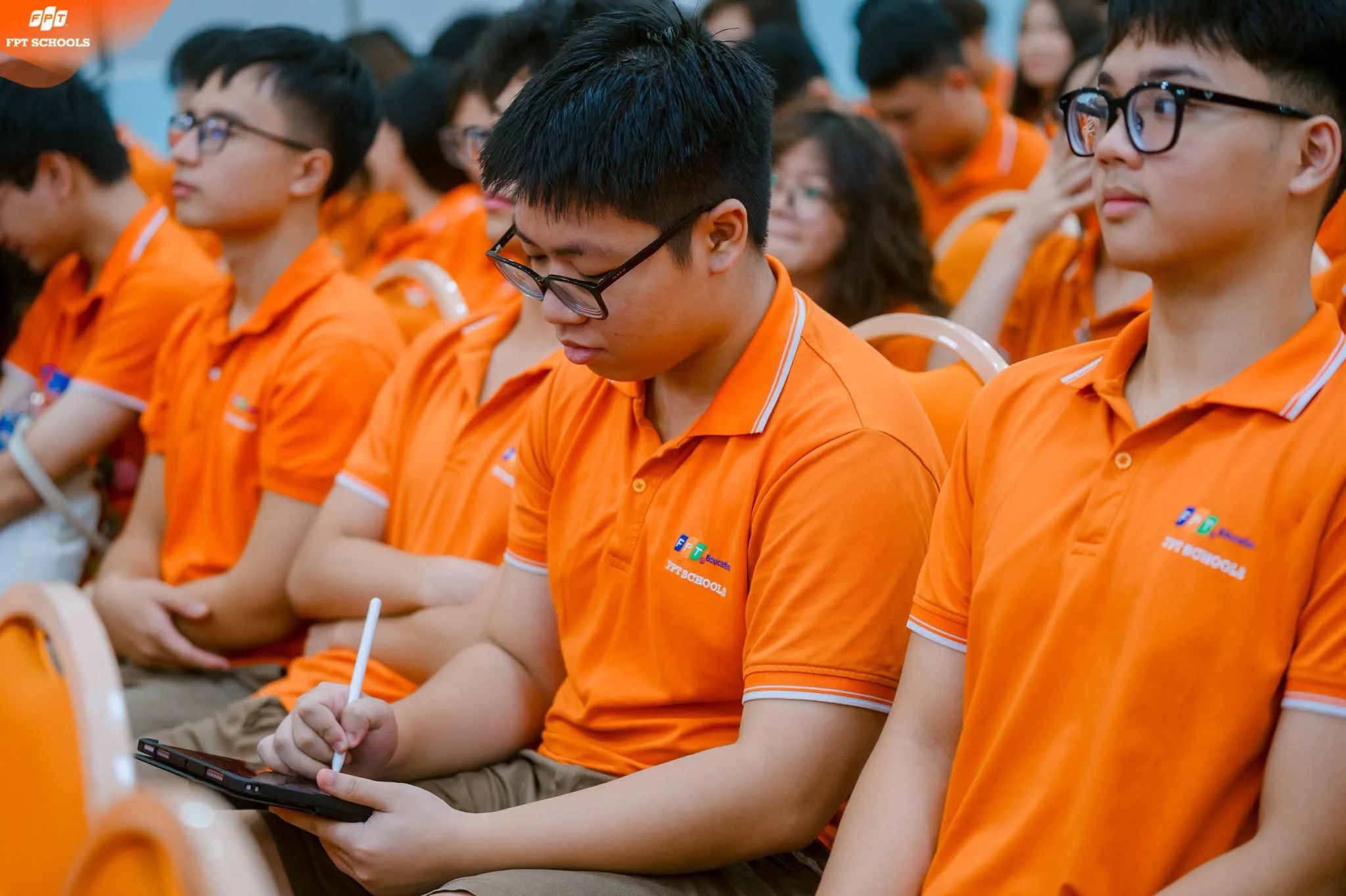 FSCHOOLERS KHỐI 12 HỌC CÁCH THỂ HIỆN BẢN THÂN TẠI HỘI THẢO “LÀM CHỦ CẢM XÚC, LÀM CHỦ SÂN KHẤU” | FPT Schools