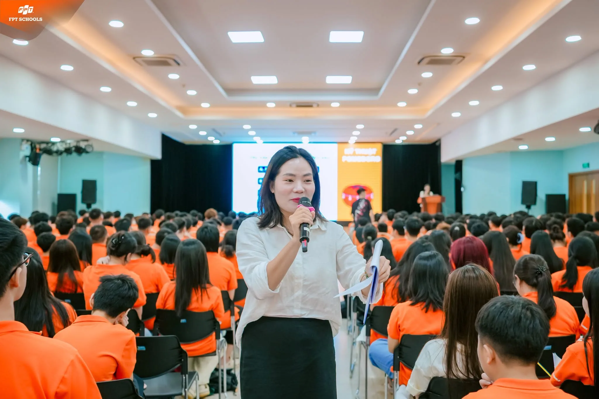 XÂY DỰNG CHIẾN LƯỢC HỌC TẬP, FSCHOOLERS KHÓA 14 LÀM CHỦ CÔNG CỤ AI TRONG THỜI ĐẠI MỚI - FPT Education XÂY DỰNG CHIẾN LƯỢC HỌC TẬP, FSCHOOLERS KHÓA 14 LÀM CHỦ CÔNG CỤ AI TRONG THỜI ĐẠI MỚI | FPT Schools