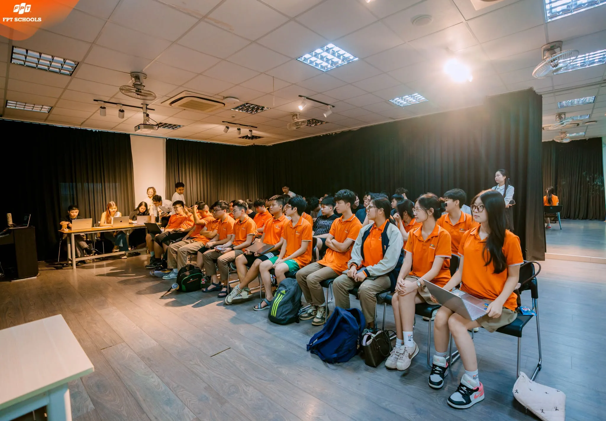 FSCHOOLERS KHỐI 12 TRANH TÀI SÔI NỔI TẠI CUỘC THI “CHRONICLES OF HISTORY” – “THEO DÒNG LỊCH SỬ” | FPT Schools