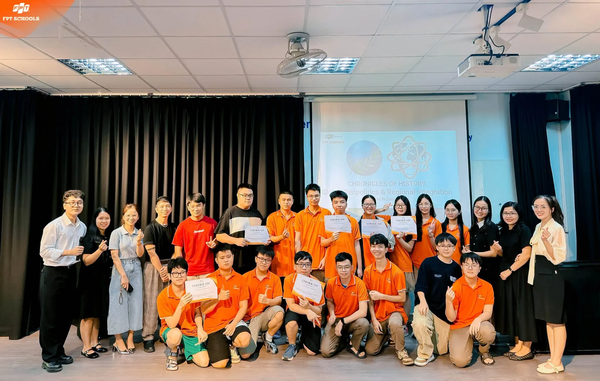 FSCHOOLERS KHỐI 12 TRANH TÀI SÔI NỔI TẠI CUỘC THI “CHRONICLES OF HISTORY” – “THEO DÒNG LỊCH SỬ” | FPT Schools