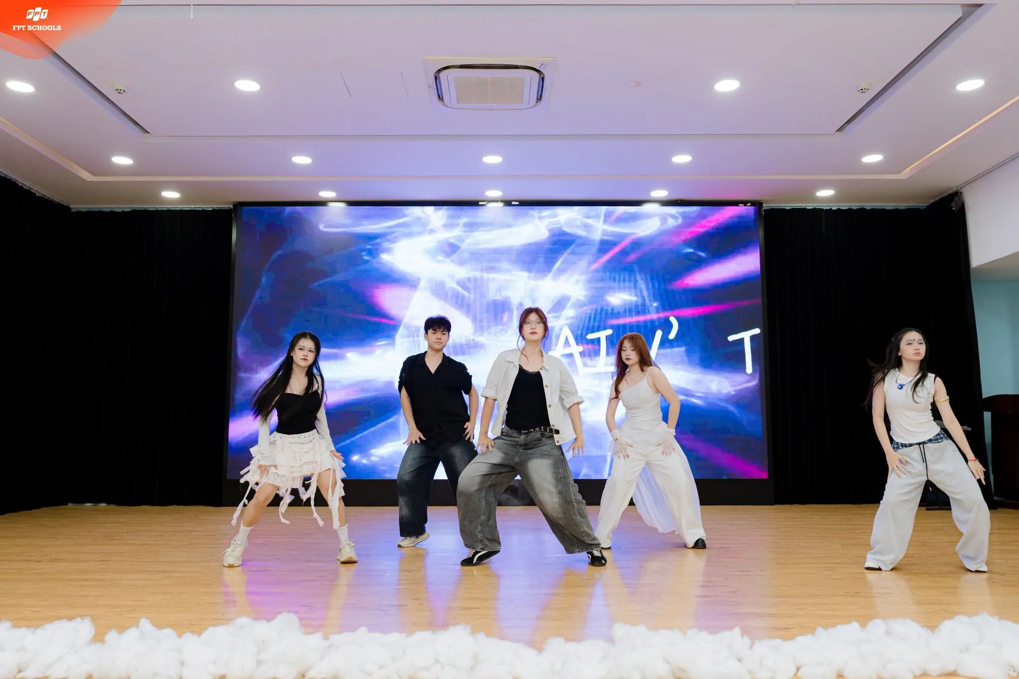 ĐẮM CHÌM TRONG KHÔNG GIAN ÂM NHẠC TUỔI TRẺ QUA MINI CONCERT – GOING MERRY 2026 | FPT Schools
