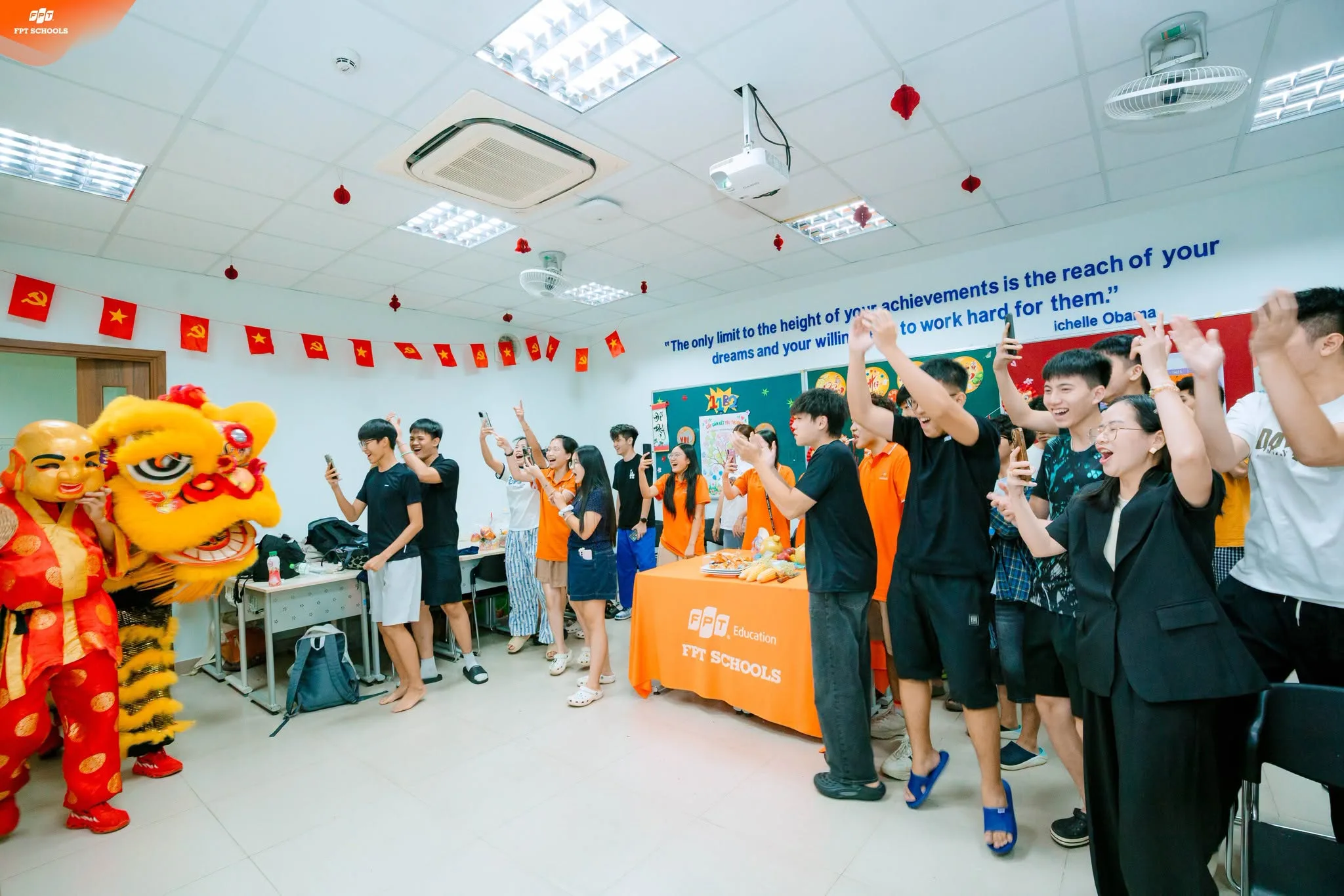 RỘN RÀNG ĐÊM HỘI TRUNG THU TẠI FSCHOOL HÒA LẠC | FPT Schools