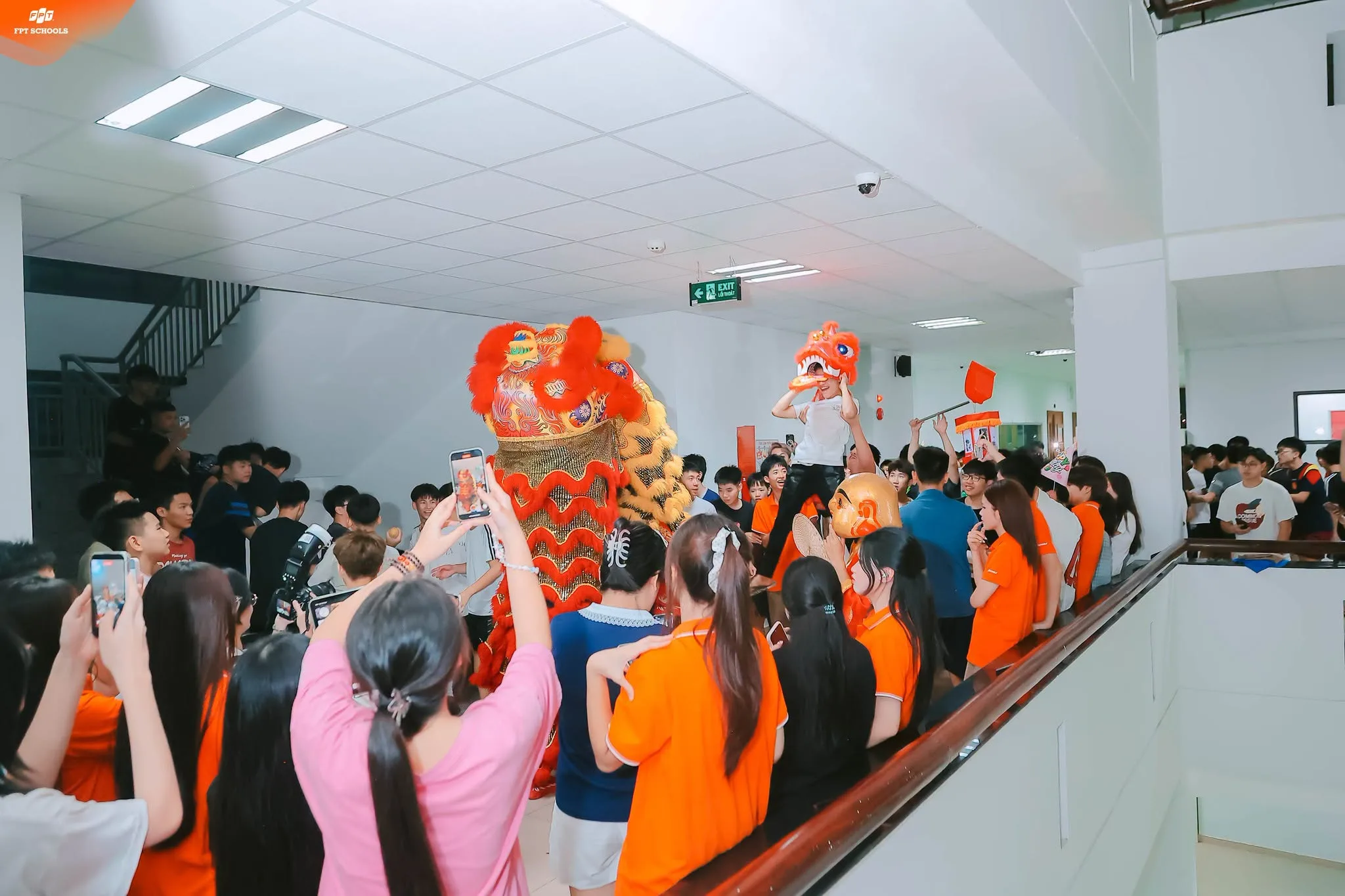 RỘN RÀNG ĐÊM HỘI TRUNG THU TẠI FSCHOOL HÒA LẠC | FPT Schools