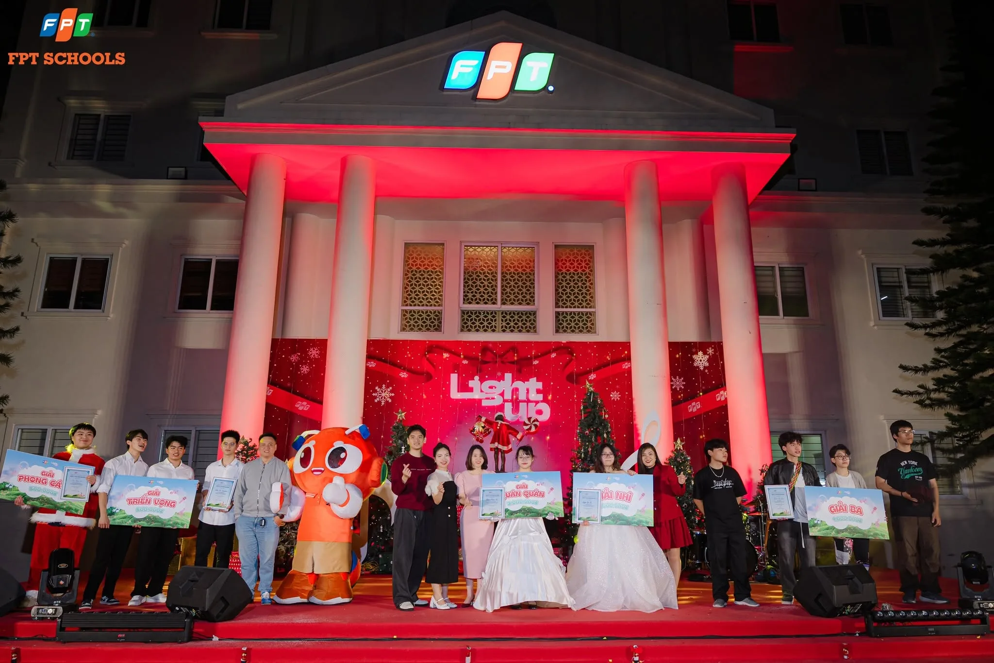 Những gương mặt xuất sắc tại buổi lễ trao giải Light Up. 
