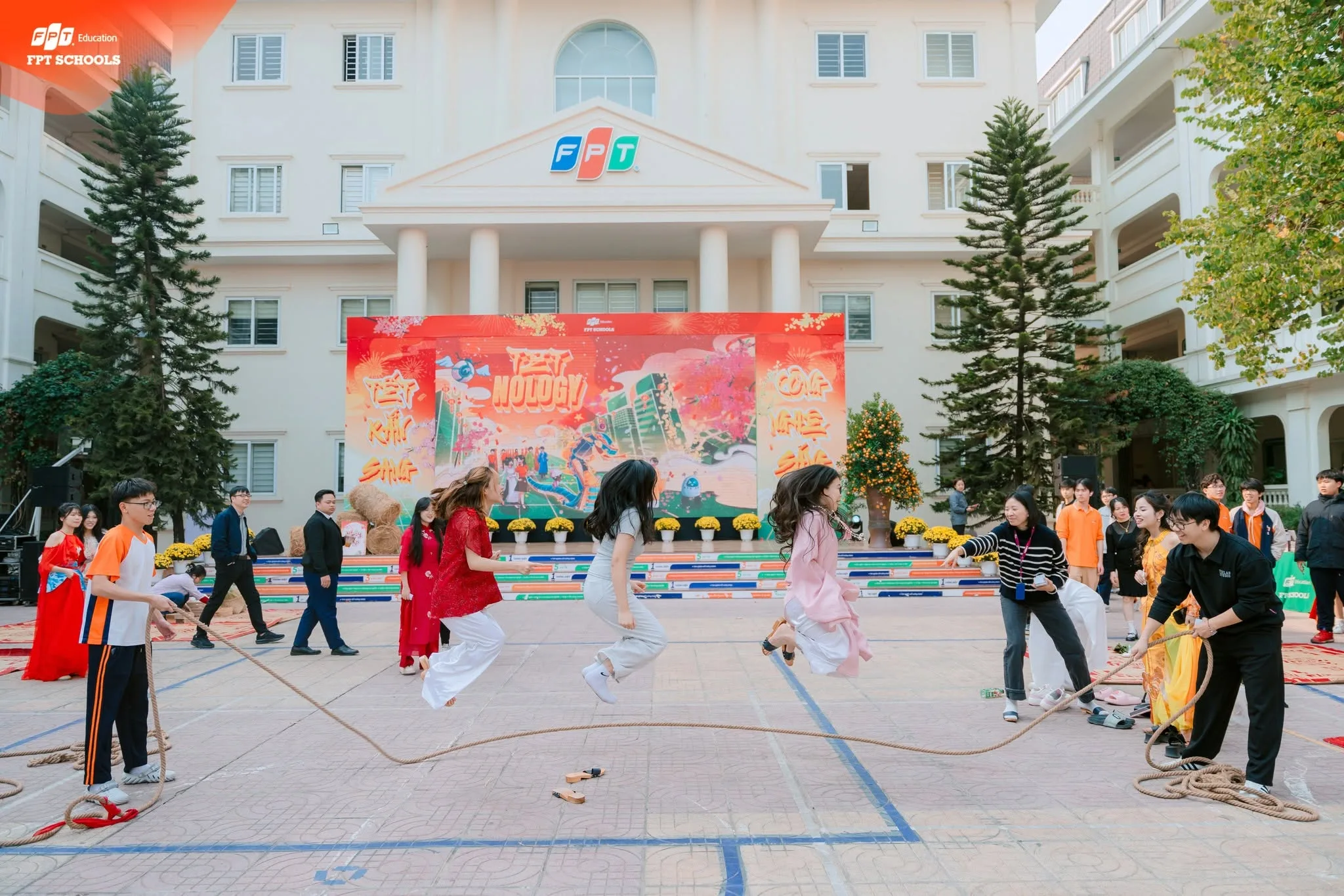FSchoolers cùng hòa mình vào không khí Tết qua những trò chơi tập thể đầy thú vị 